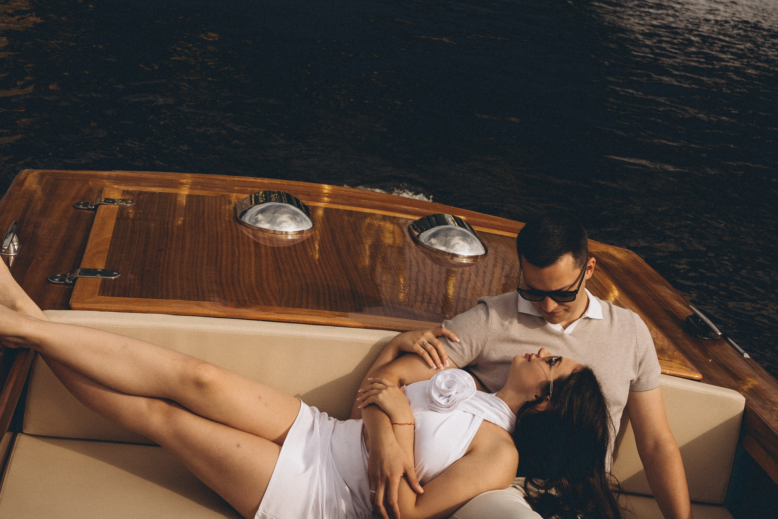 СВАДЕНБНАЯ СЬЕМКА НА КАТЕРЕ ПО КАНАЛАМ САНКТ-ПЕТЕРБУРГА И В АКВАТОРИИ НЕВЫ. Профессиональный фотограф, Санкт-Петербург — Виктория Богомолова