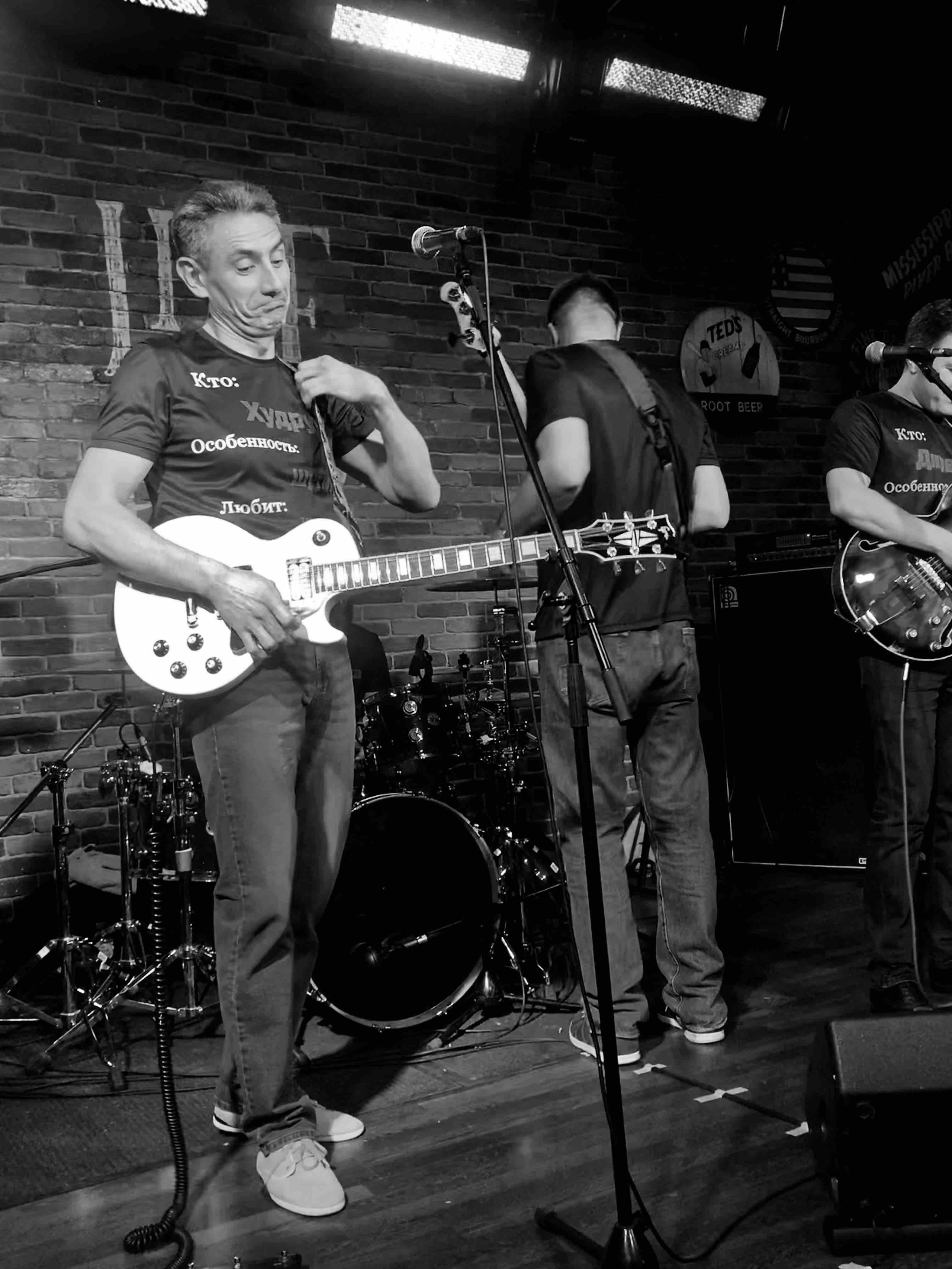 LifePub 16.03.2022. Московская кавер-группа BankBand