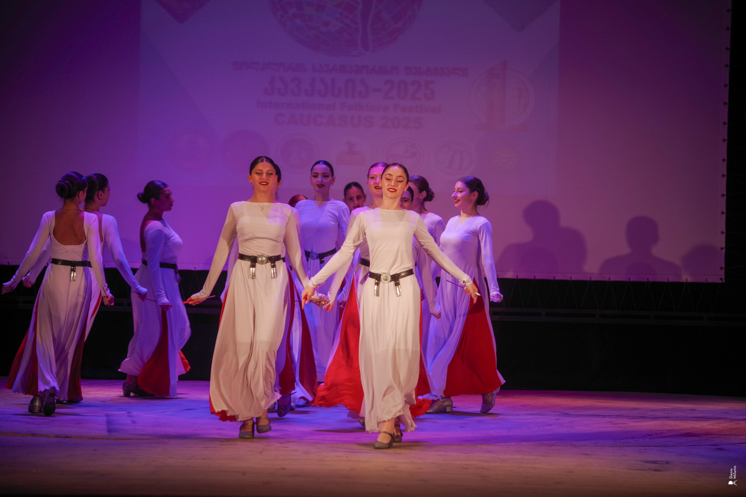 Танцы в прекрасном Они. Портретный фотограф Денис Милютин