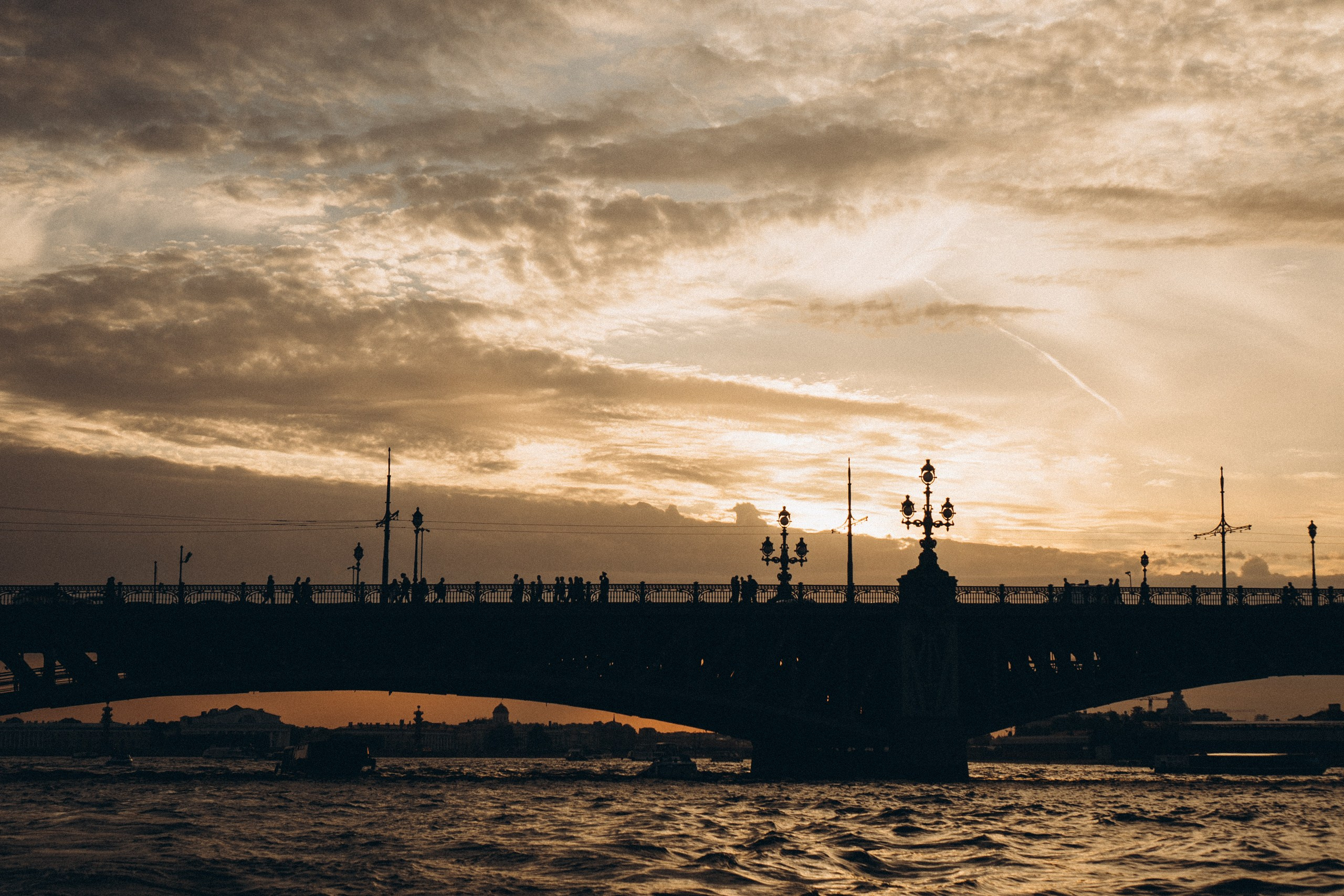 СВАДЕНБНАЯ СЬЕМКА НА КАТЕРЕ ПО КАНАЛАМ САНКТ-ПЕТЕРБУРГА И В АКВАТОРИИ НЕВЫ. Профессиональный фотограф, Санкт-Петербург — Виктория Богомолова