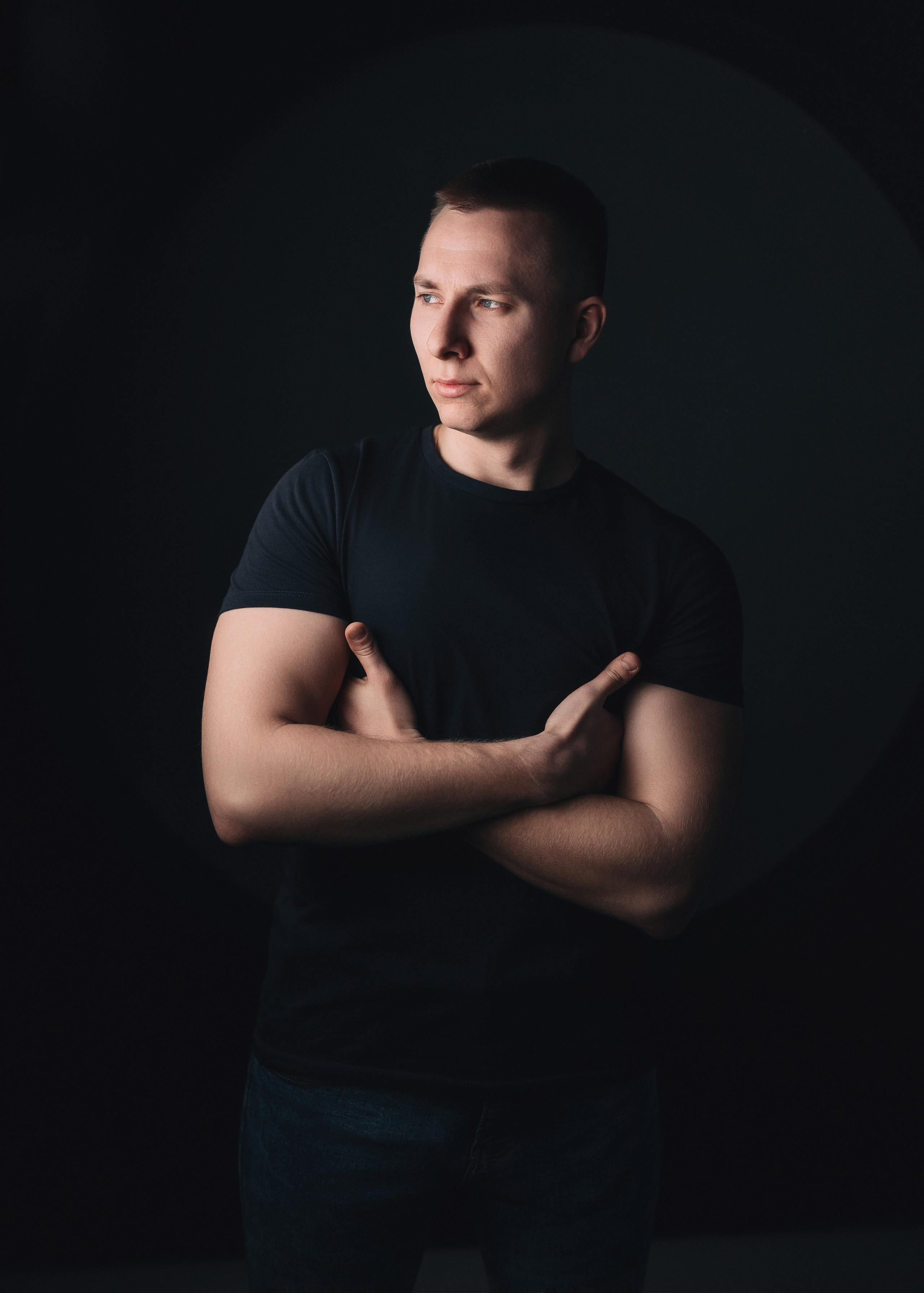 Мужской портрет в студии.  Фотография Романа Яковенко.