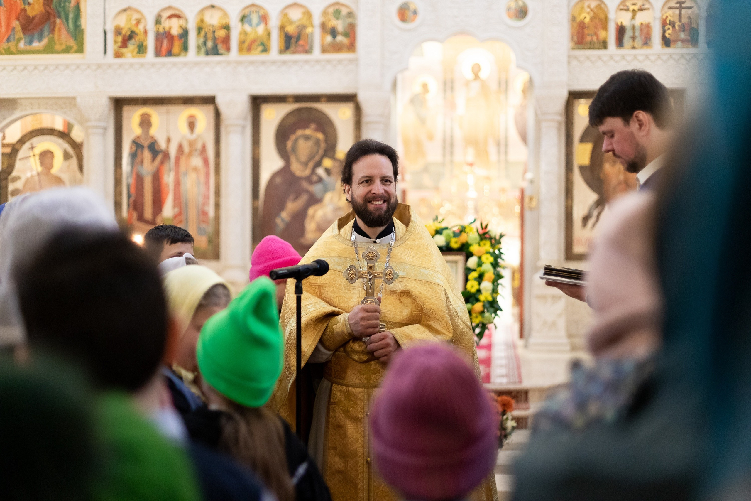 Праздничное богослужение Святителю Николаю 19 декабря. Интерьерный фотограф в Москве Роман Потапов