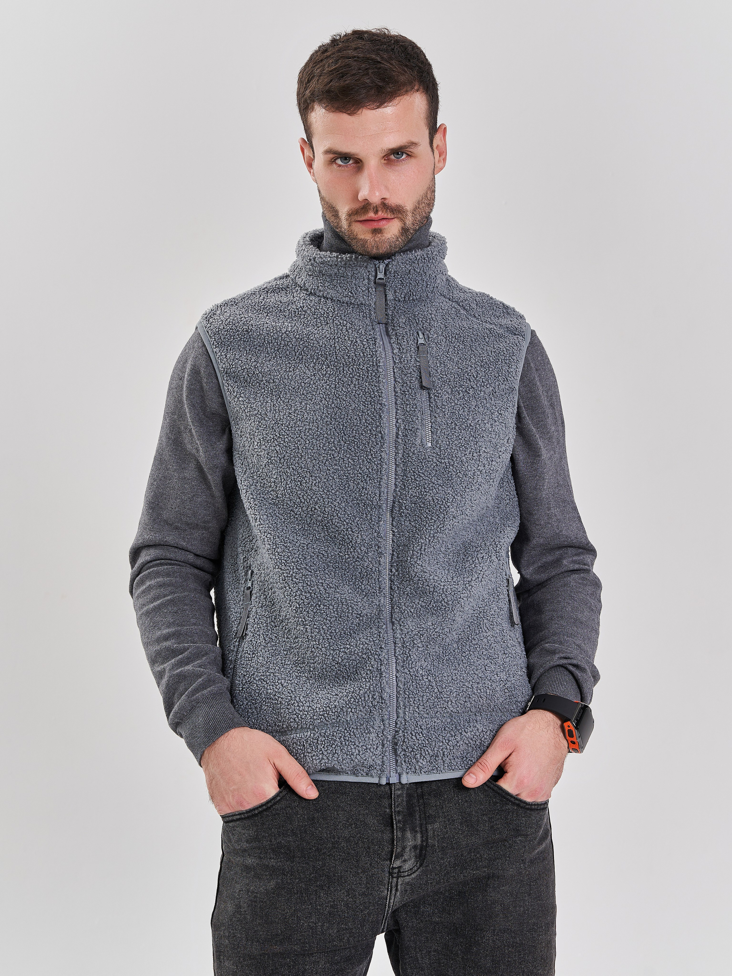 Мужские кофты. Фотограф для маркетплейсов в Москве