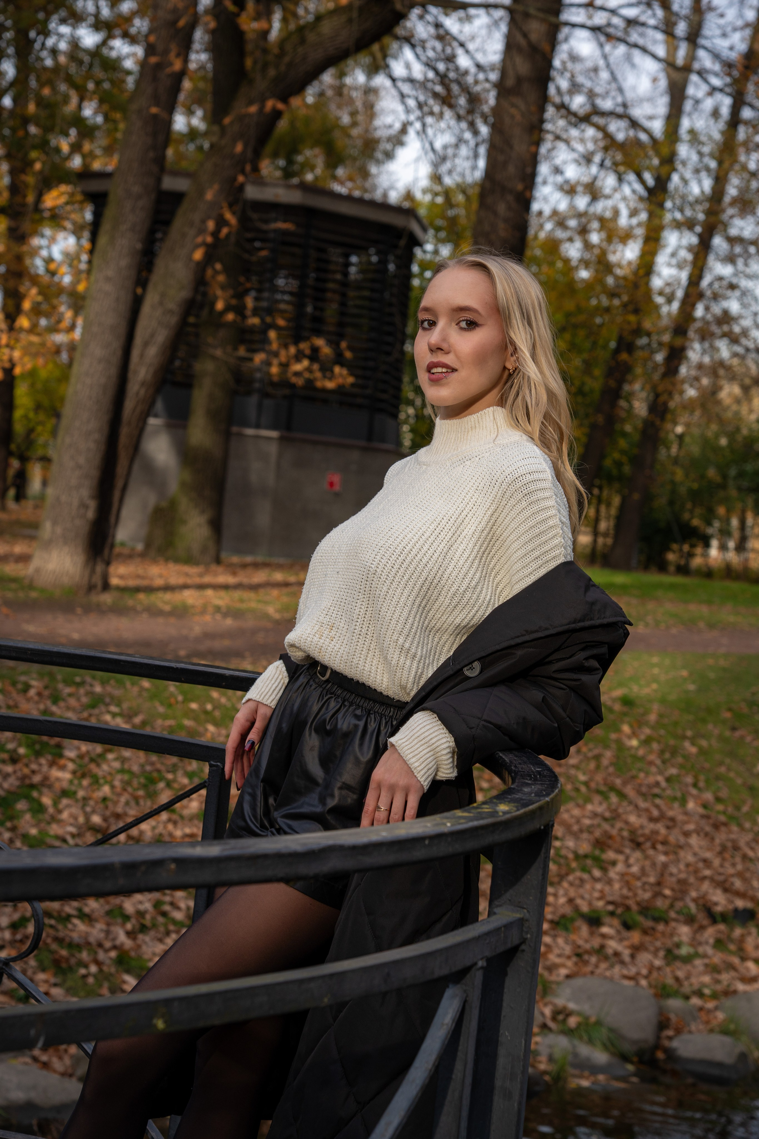 Прогулочная фотосессия у дачи Громова. Лопухинский сад. Студийный и портретный фотограф в САНКТ-ПЕТЕРБУРГЕИрина Махаон