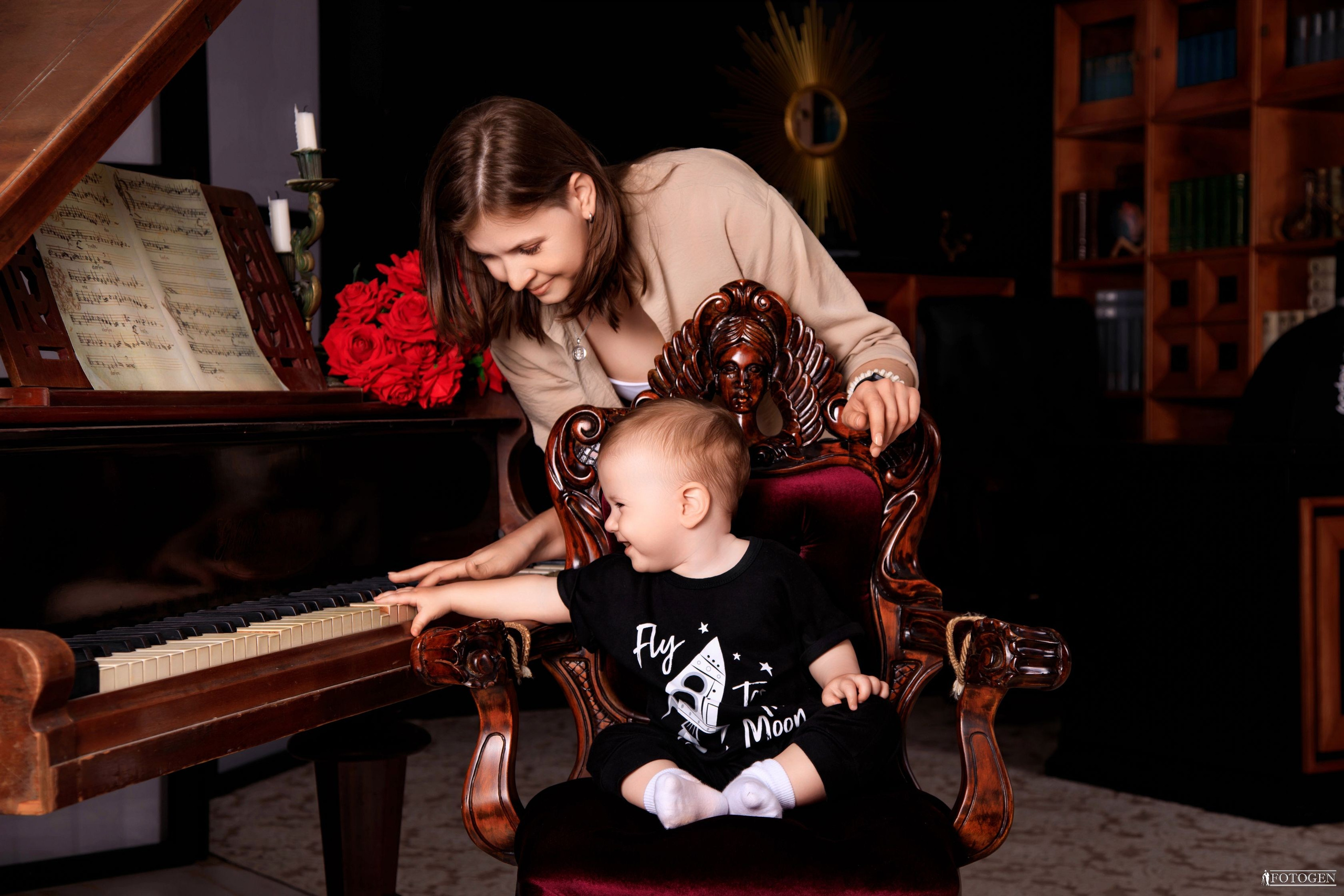 Семейная фотосессия: мама, папа и малыш | Портфолио Fotogen. Интерьерная фотостудия FOTOGEN г. Краснодар