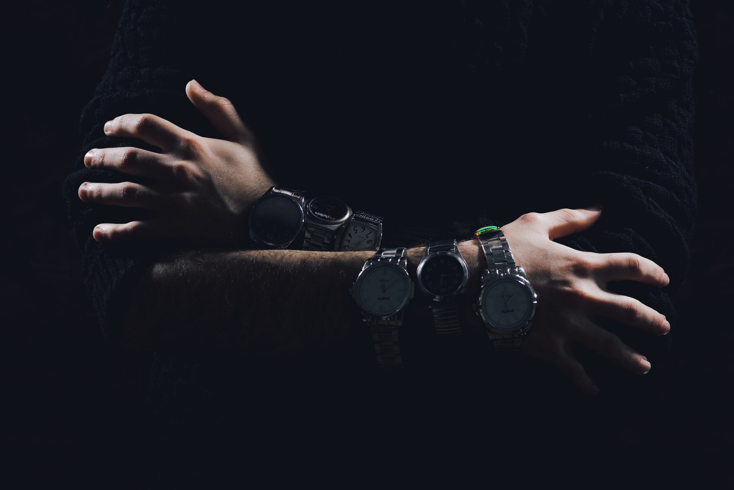 Часы (Спасибо Dato Ninua часовщику из Сенаки за часы для фотосессии). Портретный фотограф Денис Милютин