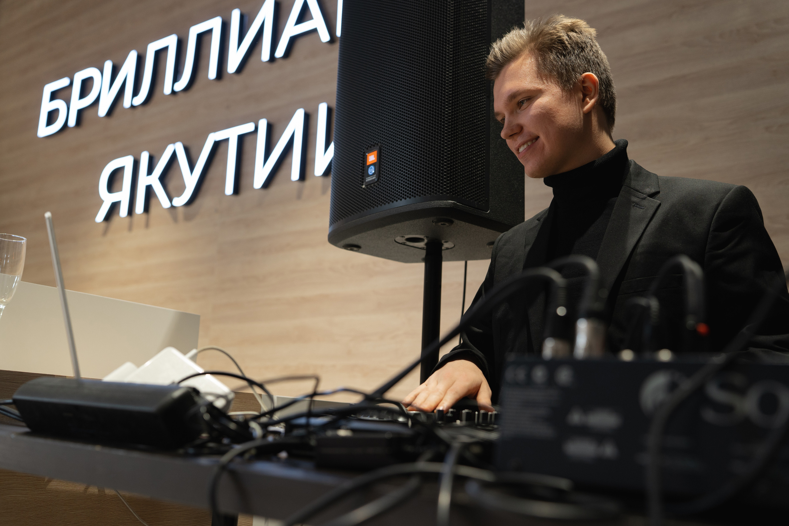 SUNLIGHT. Фотограф Макс Меш