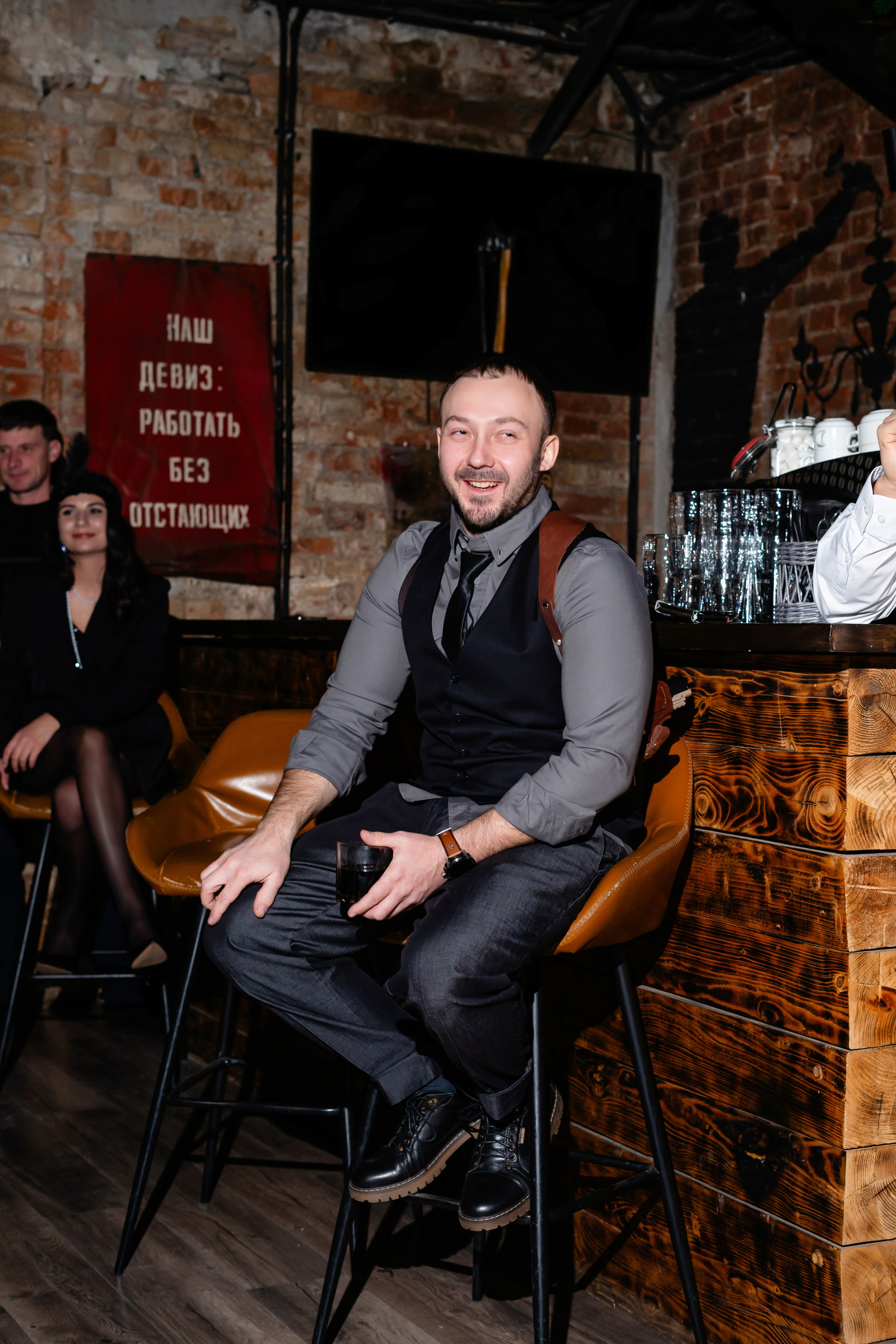 Антону 35 лет / Современник. Фотограф мероприятий в Ростове-на-Дону Есманская Елена