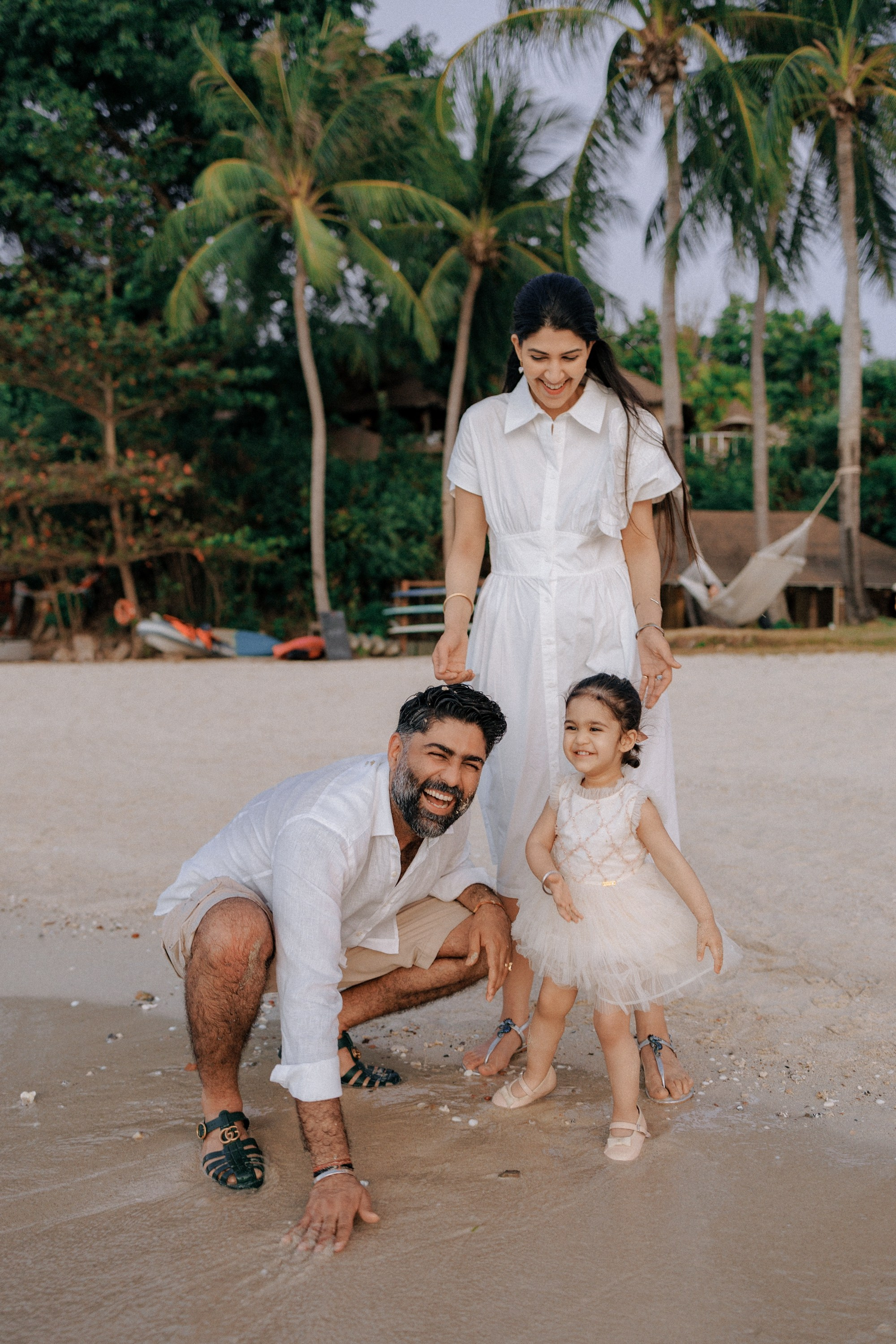 Family photoshoot in Phuket, Thailand. Fedor Lemeshko — Destination Wedding and Family Lifestyle photographer