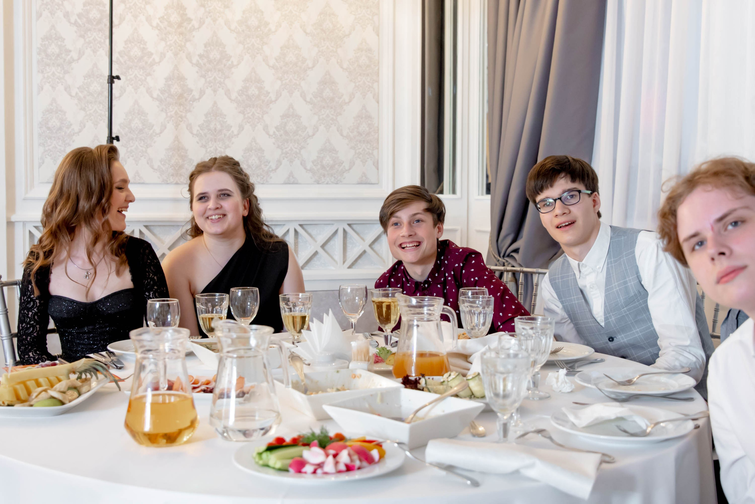 Фотосъёмка школьного выпускного. Фотограф на праздник, корпоратив, День Рождения и Юбилей в г. Санкт-Петербурге Алексей Анкушев