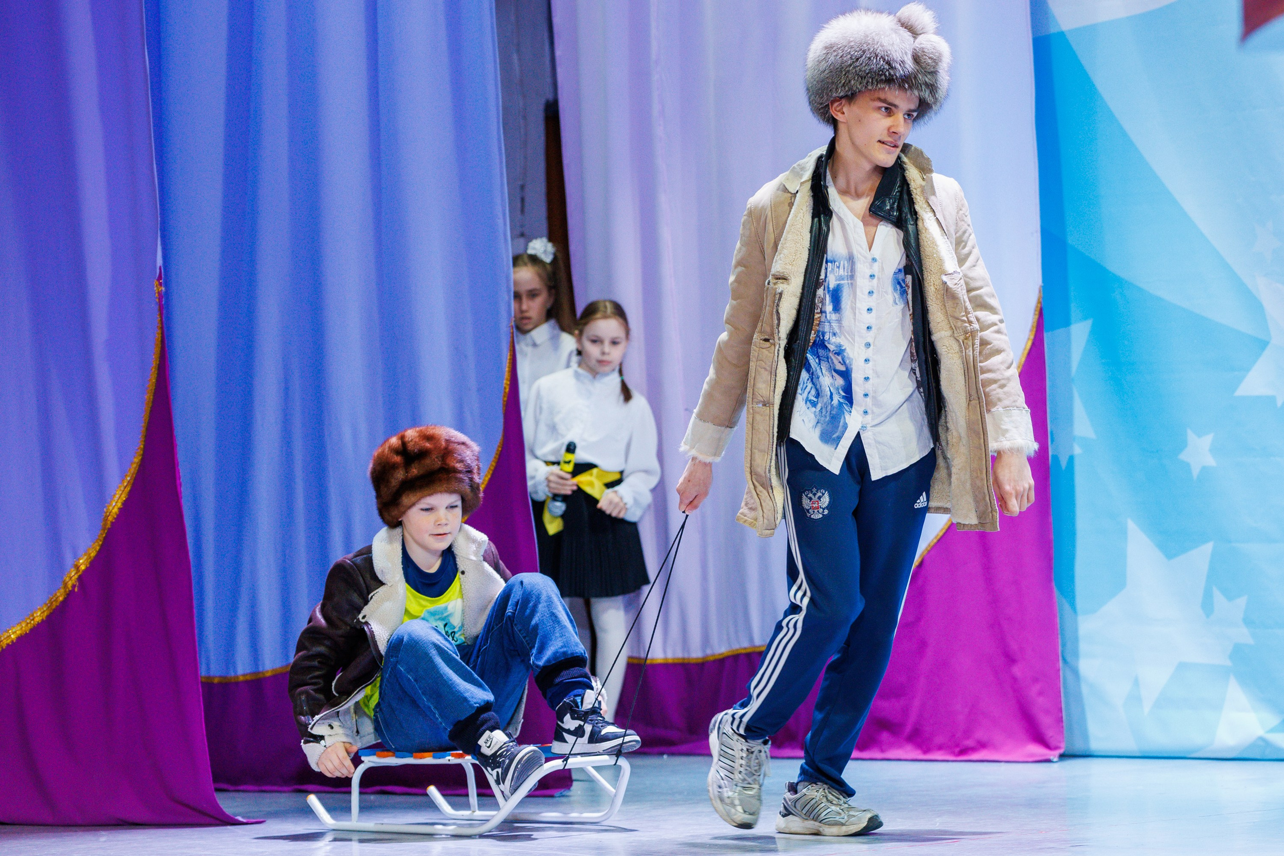 Школьный КВН в Томари. Свадебный, семейный и репортажный фотограф в Южно-Сахалинске Артур Петросян