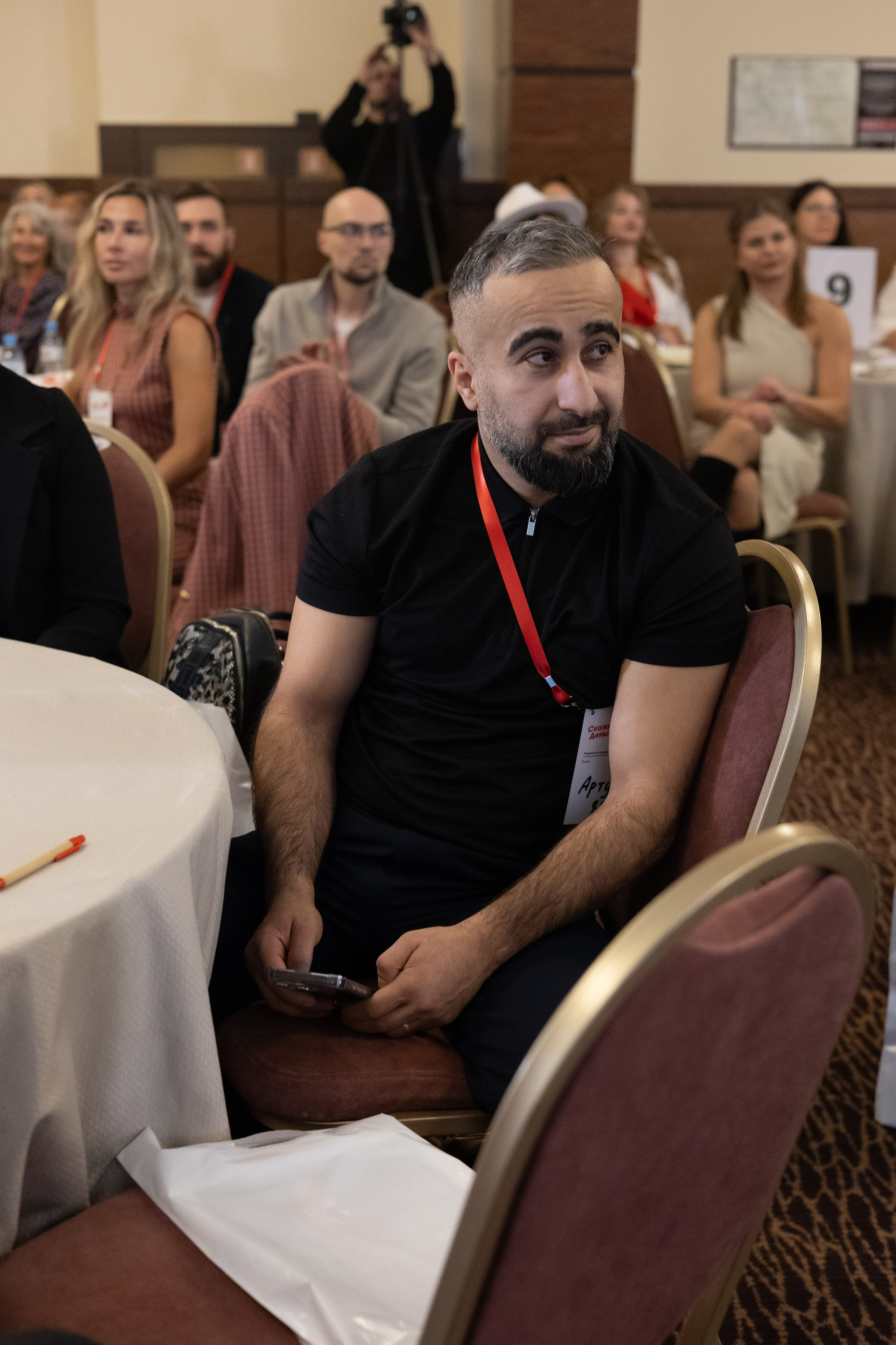 «СКАЖИ ДЕНЬГАМ ДА». Фотограф Красноярск съемки лавстори, фотосессия в студии, портретная съемка, творческие фотосессии