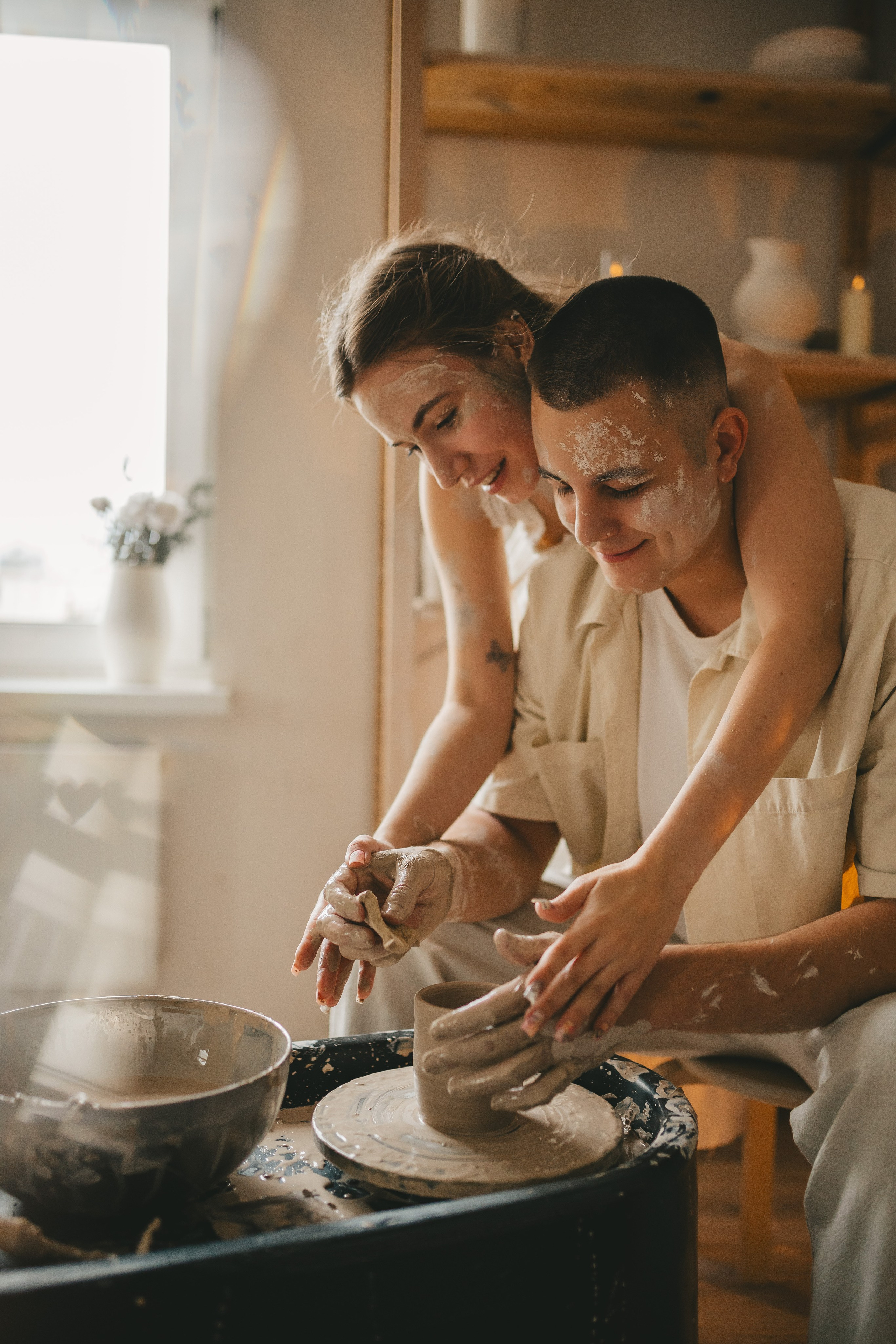 Дима и Даша в гончарной мастерской. Семейный lifestyle фотограф в Санкт-Петербурге Людмила Пахомова