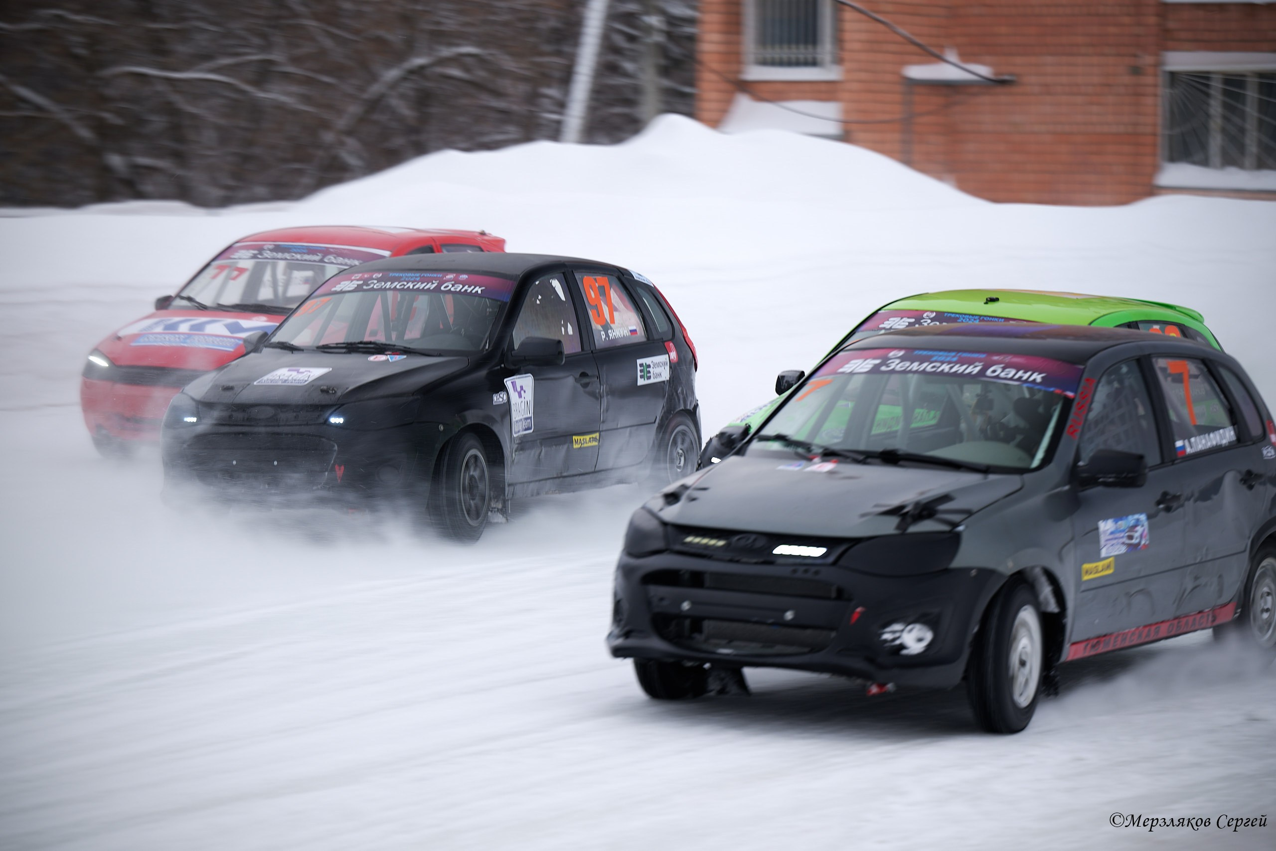 Трековые автогонки на льду Чемпионат России. Спортивный репортажный фотограф в Ижевске Сергей Мерзляков
