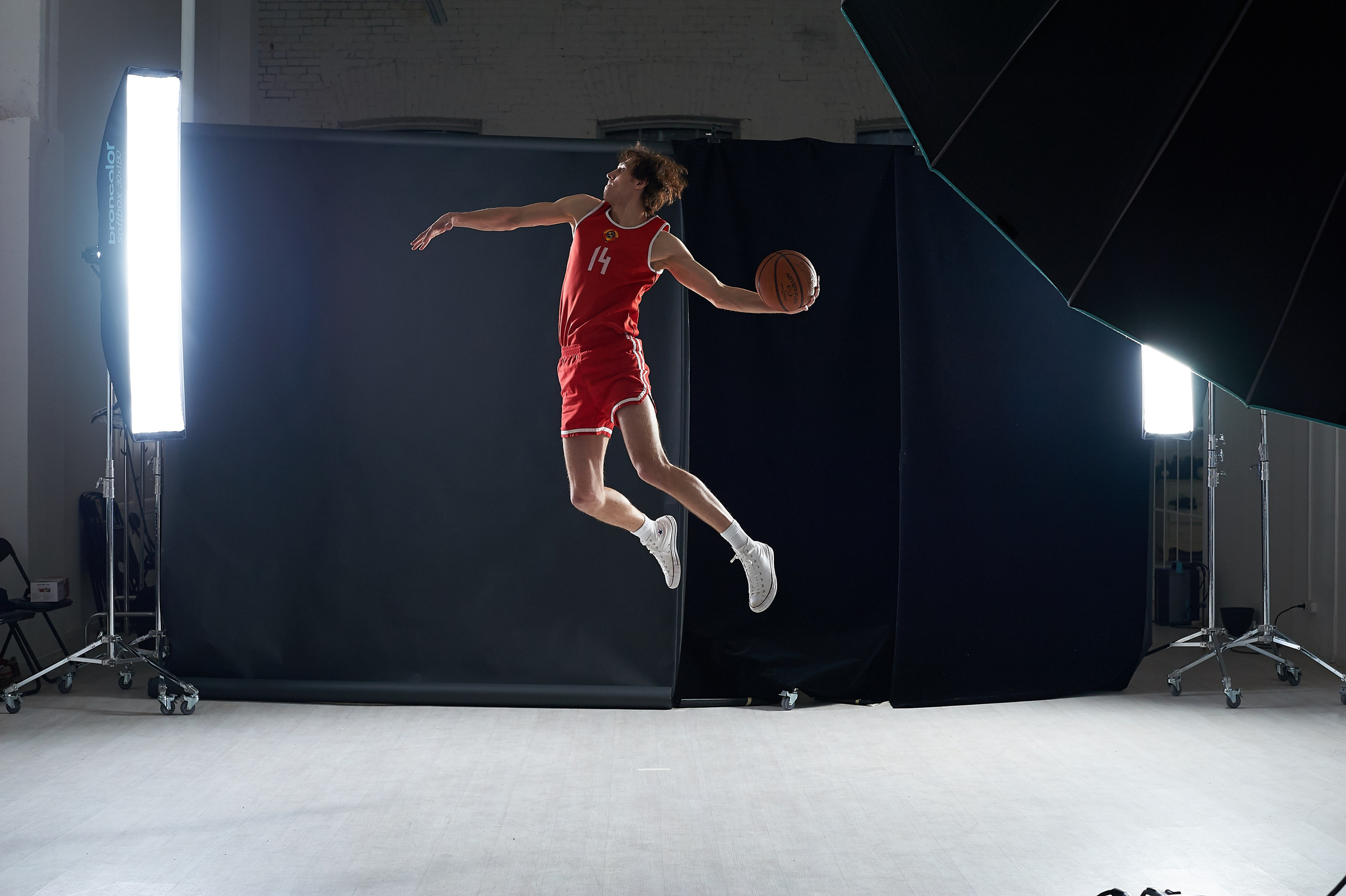 BACKSTAGE. Www.apowerstudio.com