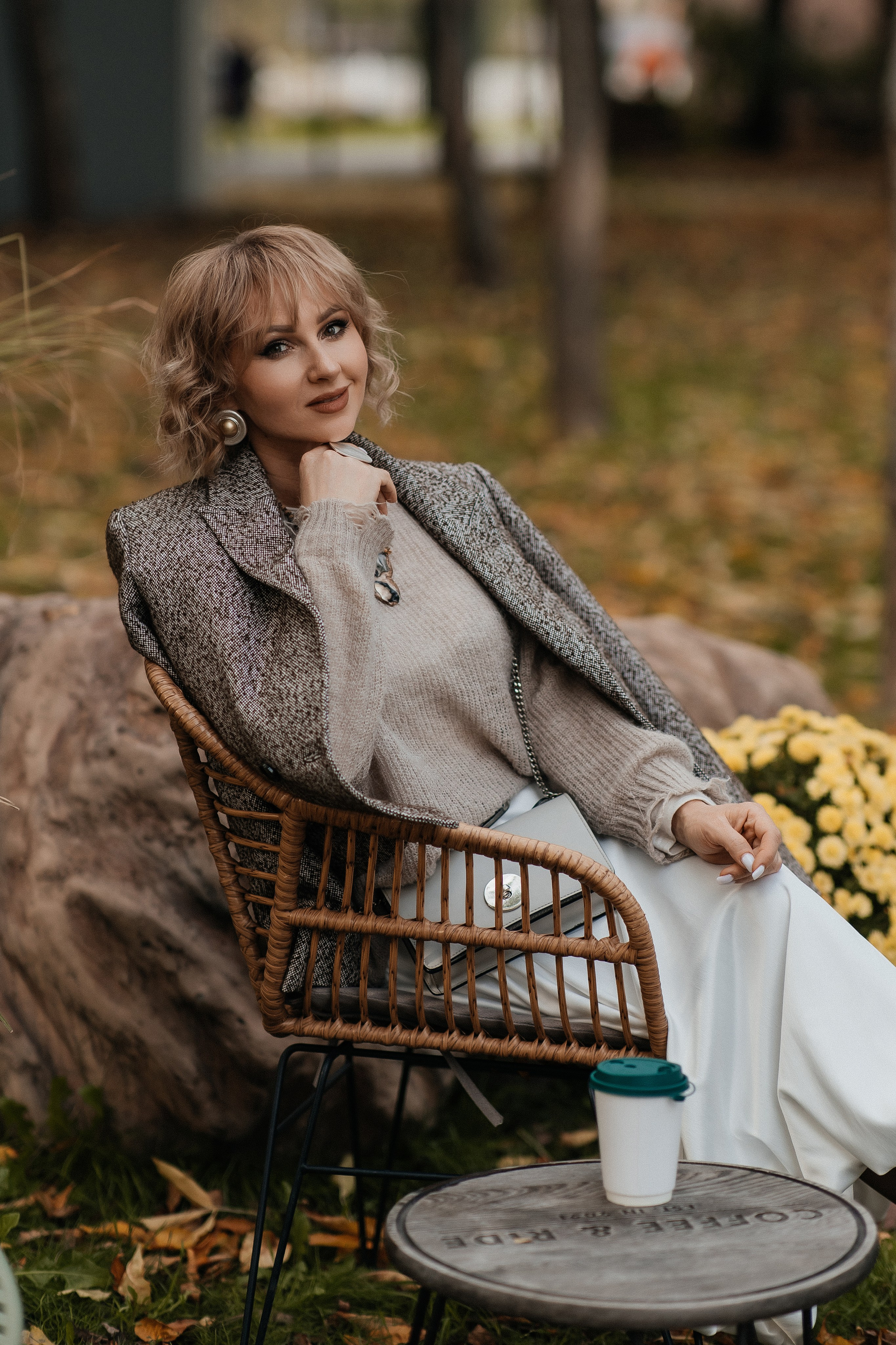 Маша и осень