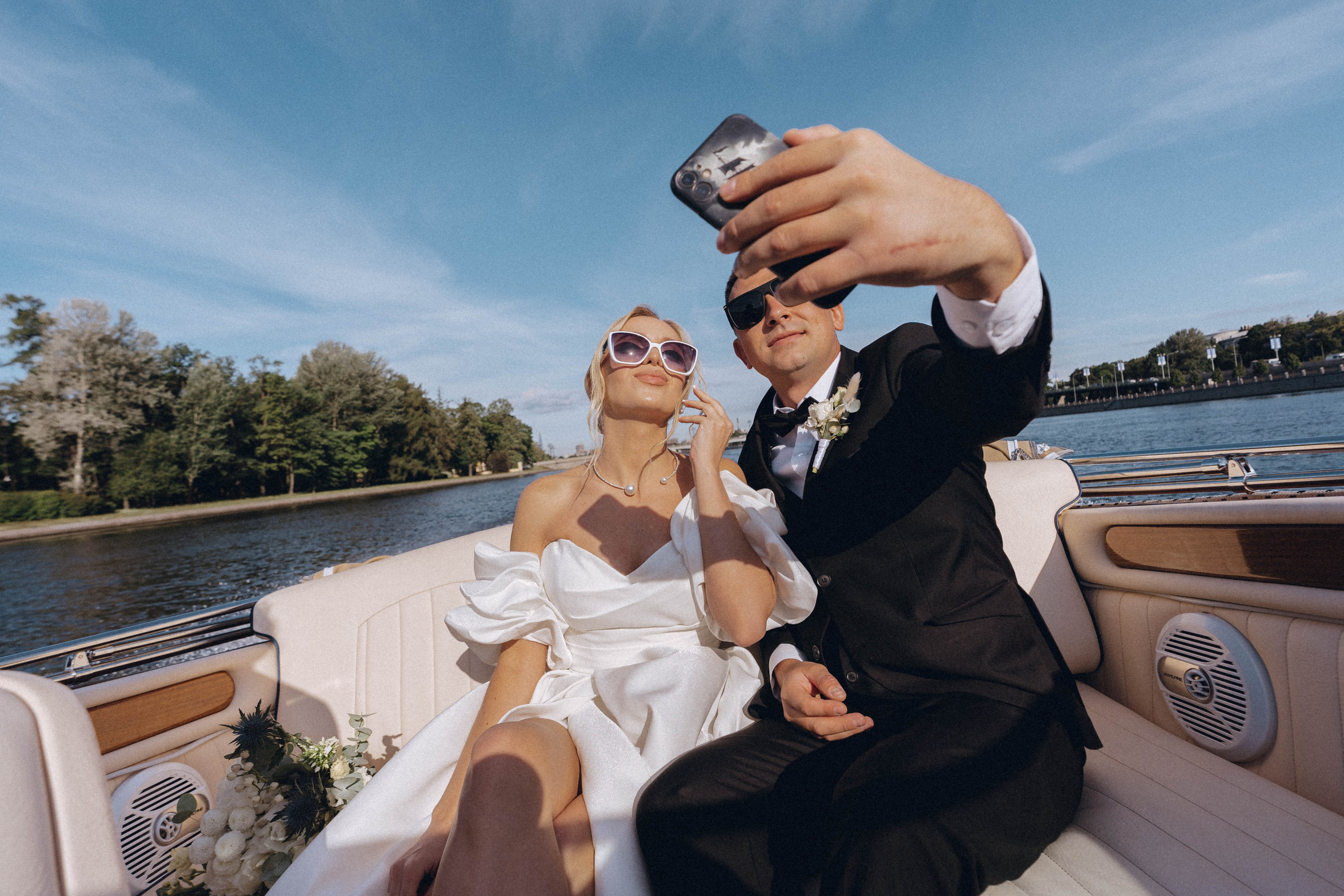 СВАДЕНБНАЯ СЬЕМКА НА КАТЕРЕ ПО КАНАЛАМ САНКТ-ПЕТЕРБУРГА И В АКВАТОРИИ НЕВЫ. Профессиональный фотограф, Санкт-Петербург — Виктория Богомолова