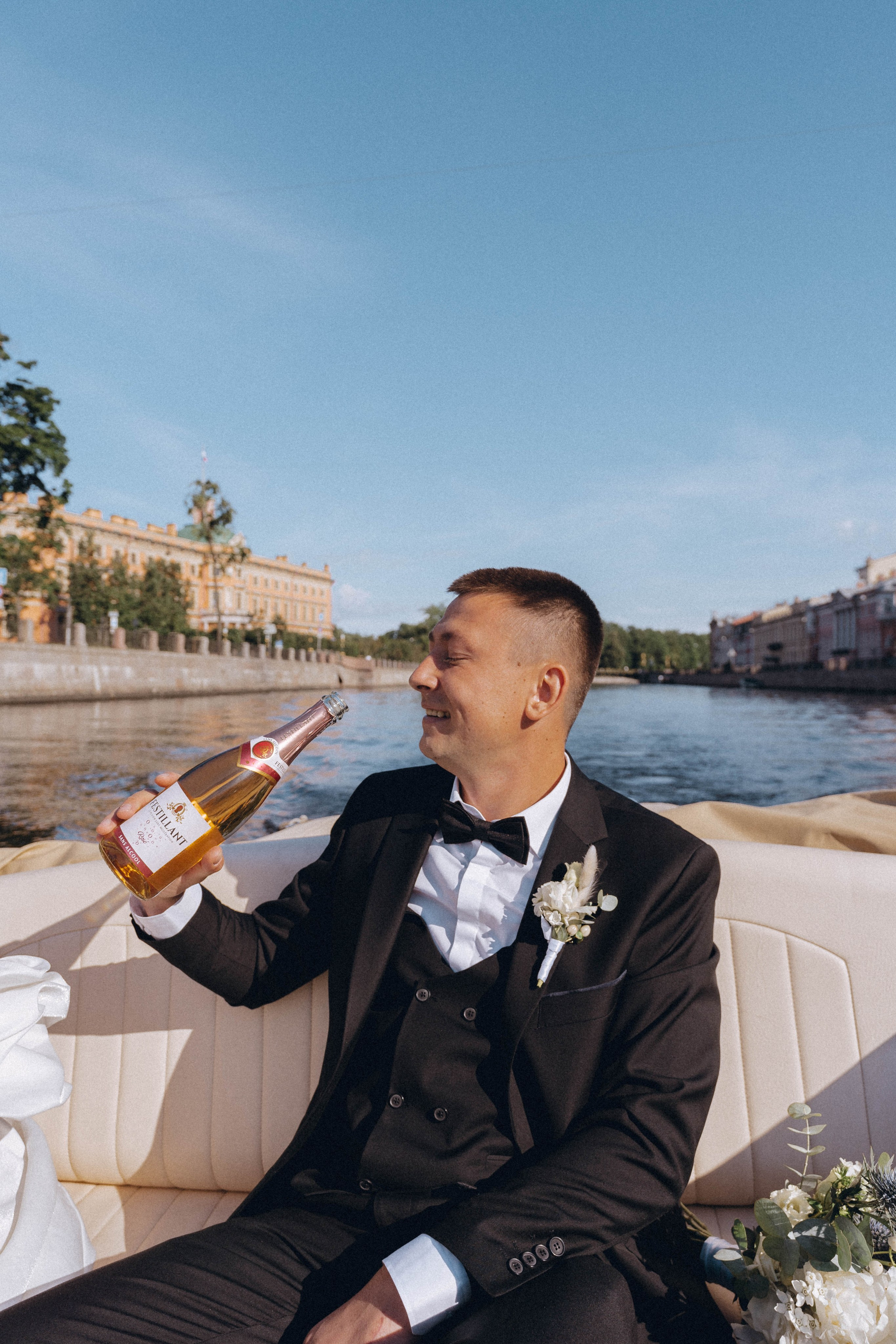 СВАДЕНБНАЯ СЬЕМКА НА КАТЕРЕ ПО КАНАЛАМ САНКТ-ПЕТЕРБУРГА И В АКВАТОРИИ НЕВЫ. Профессиональный фотограф, Санкт-Петербург — Виктория Богомолова