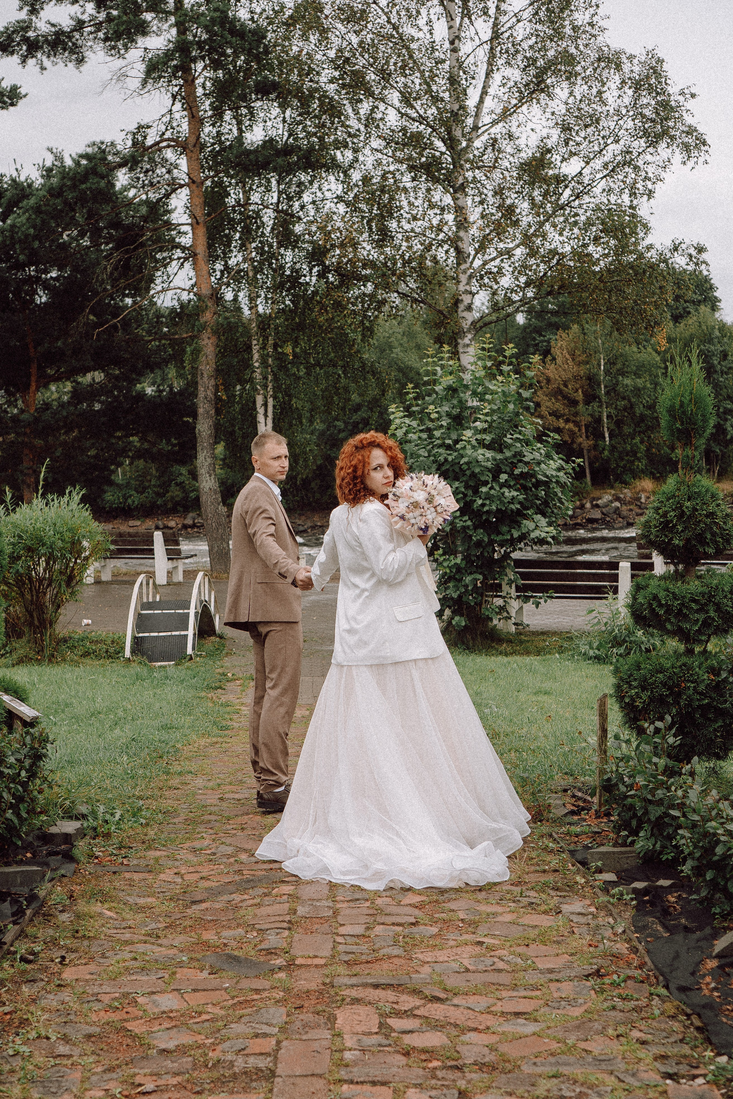 СВАДЕБНАЯ ФОТОСЕССИИЯ ПАРЫ В ГОРОДЕ ПРИОЗЕРСК В СОСНОВОМ ЛЕСУ И С ПИКАПОМ. Профессиональный фотограф, Санкт-Петербург — Виктория Богомолова