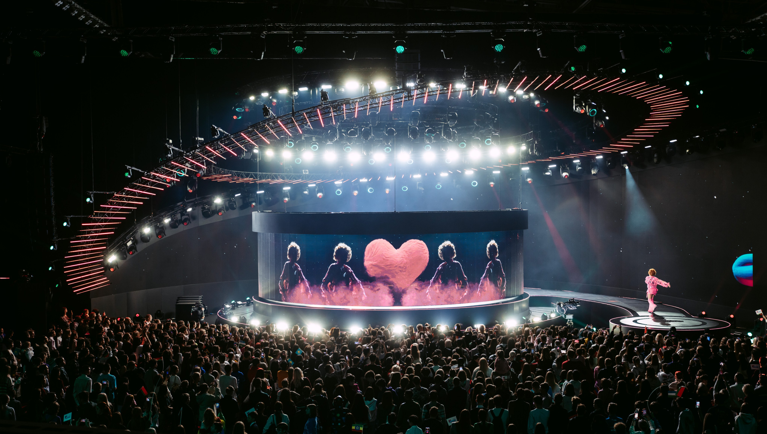 Алексей Воробьев, Регина Тодоренко, «Наше поколение». Саша Копылов, фотограф в Казани