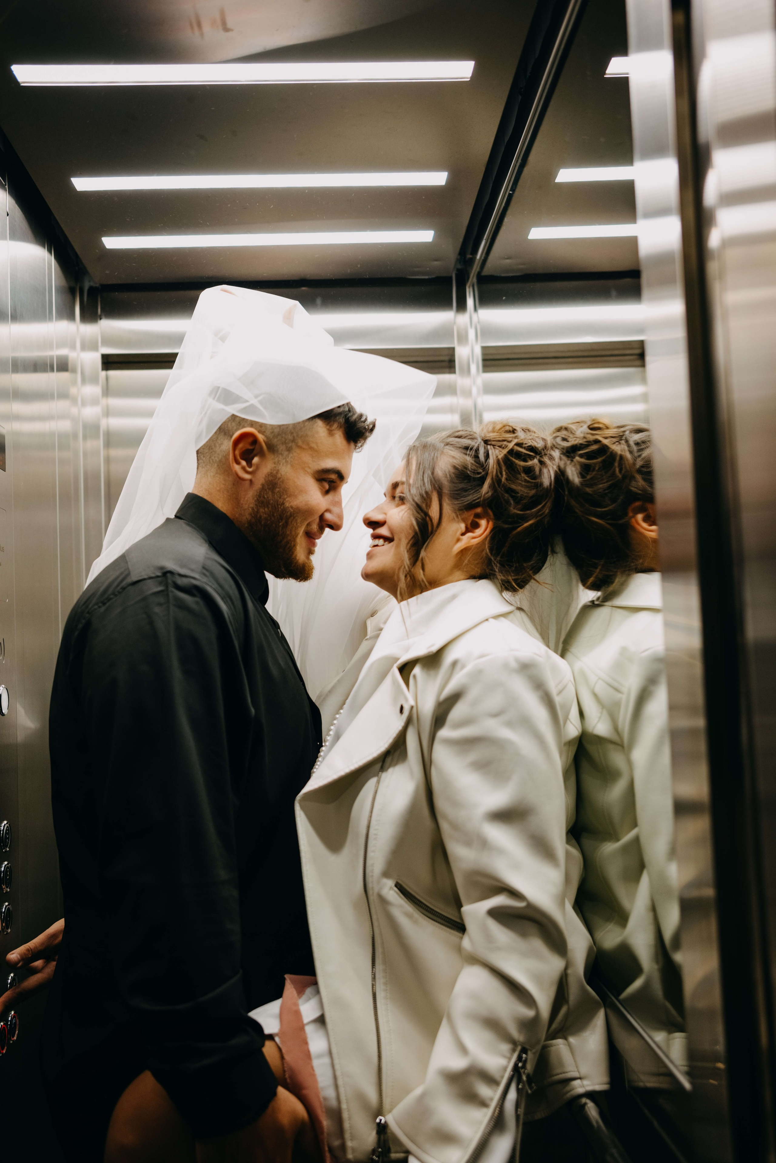 Анна & Виктор | сборы, роспись и прогулка. Портретный и свадебный фотограф в Тбилиси • xeniqo