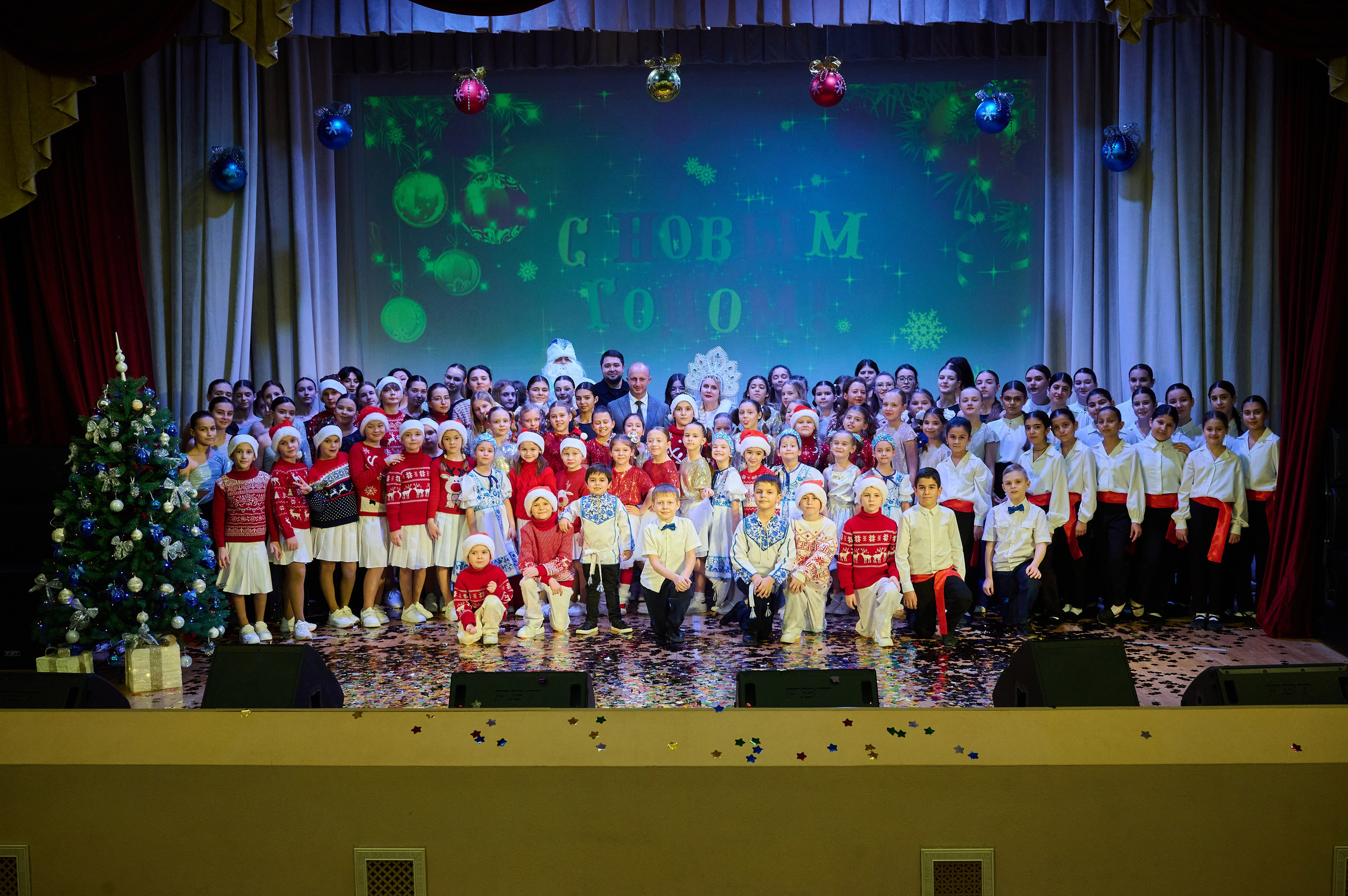 Концерт НГ В ДК. Жизнь курорта Кабардинка в фотографиях