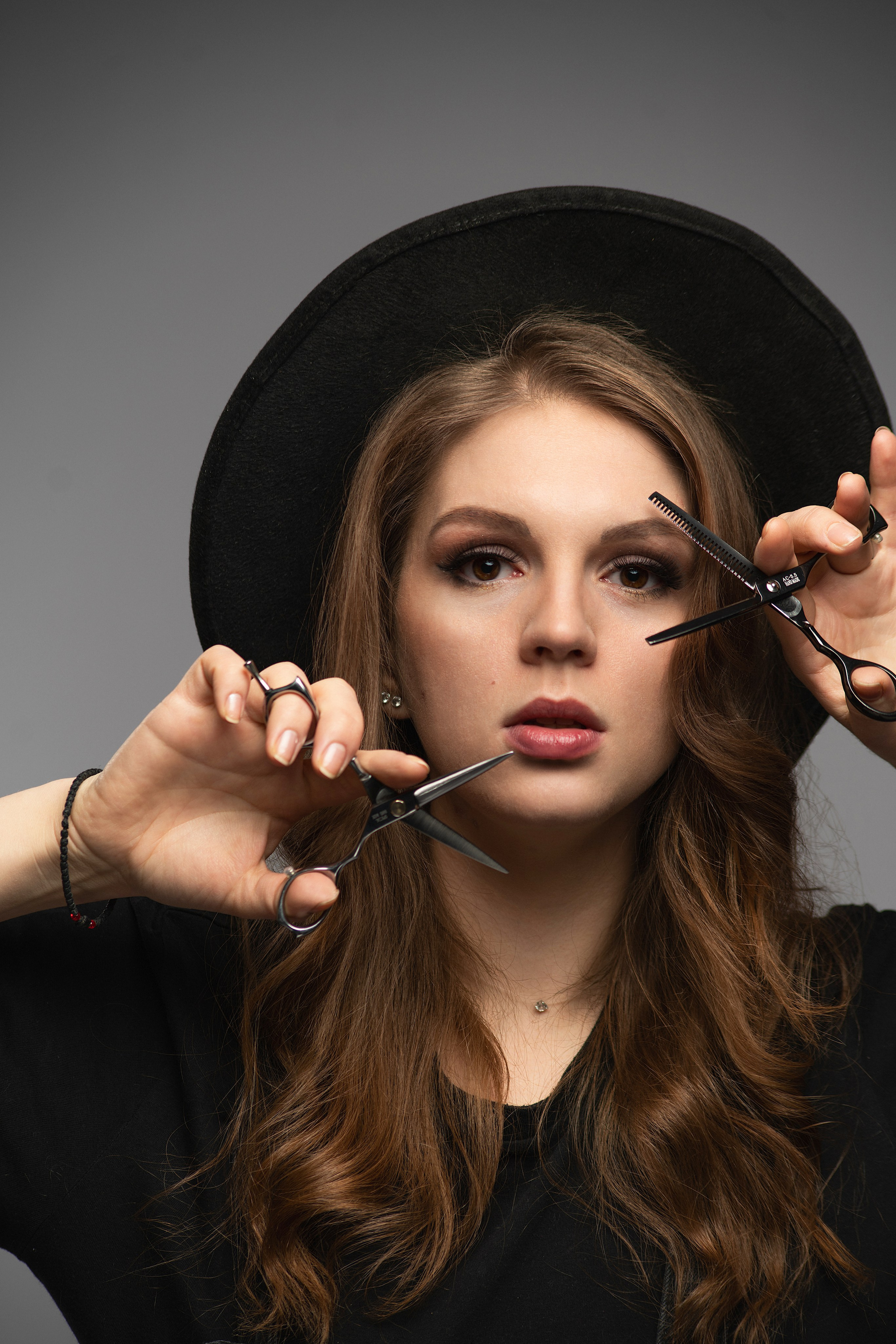 Деловая и индивидуальная фотосессия. Студия коммерческой съемки ХВОЯ