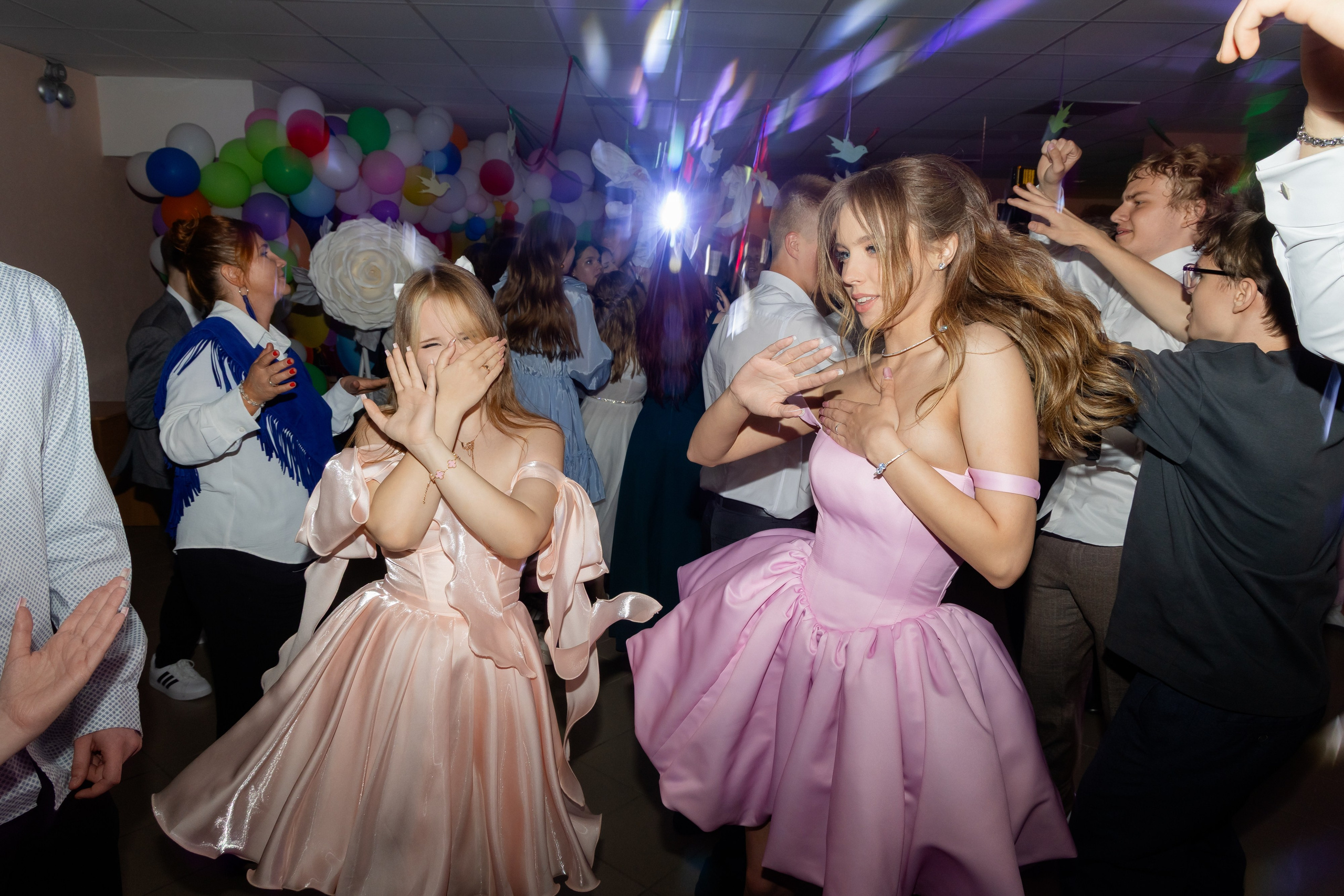 Школьный выпускной 2025 год в Минске, Беларуси. Свадебный фотограф в Минске/Беларуси Сергей Спиридонов