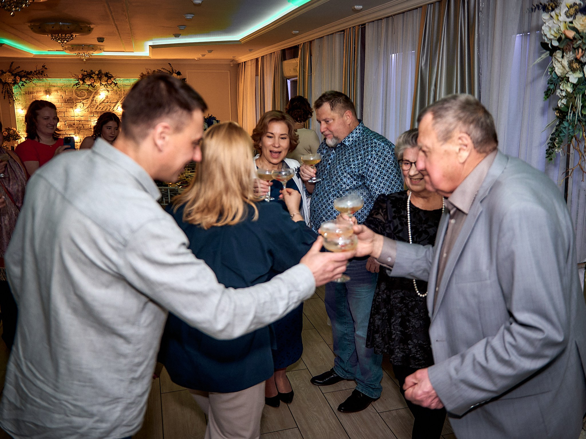 55 лет 💕. Свадебный фотограф, видеограф, рилсмейкер в Санкт-Петербурге и Москве