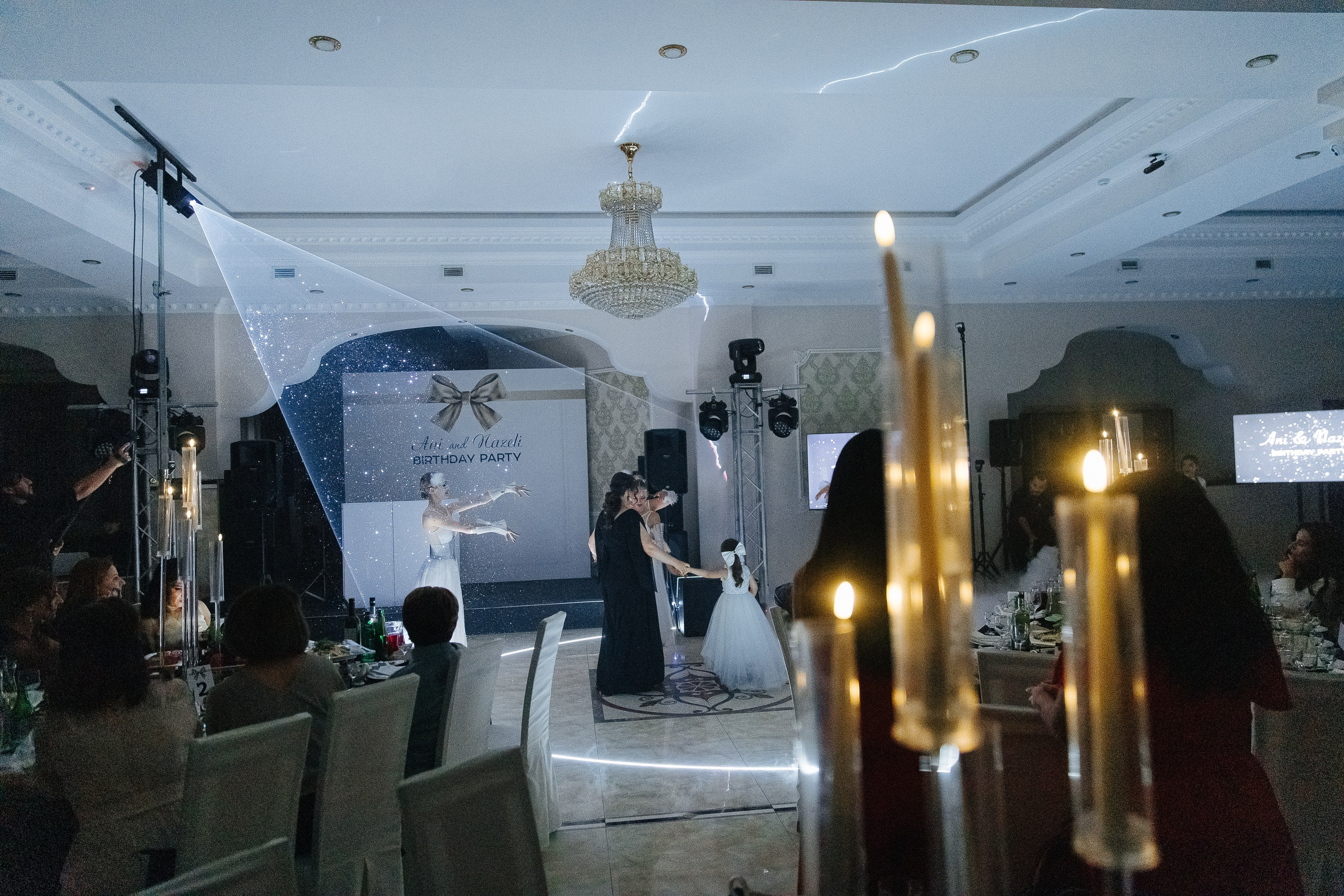 Ани и Назели. 35&5 День рождения, «Янтарь». Фотограф в Красноярске Надежда Воскресенская