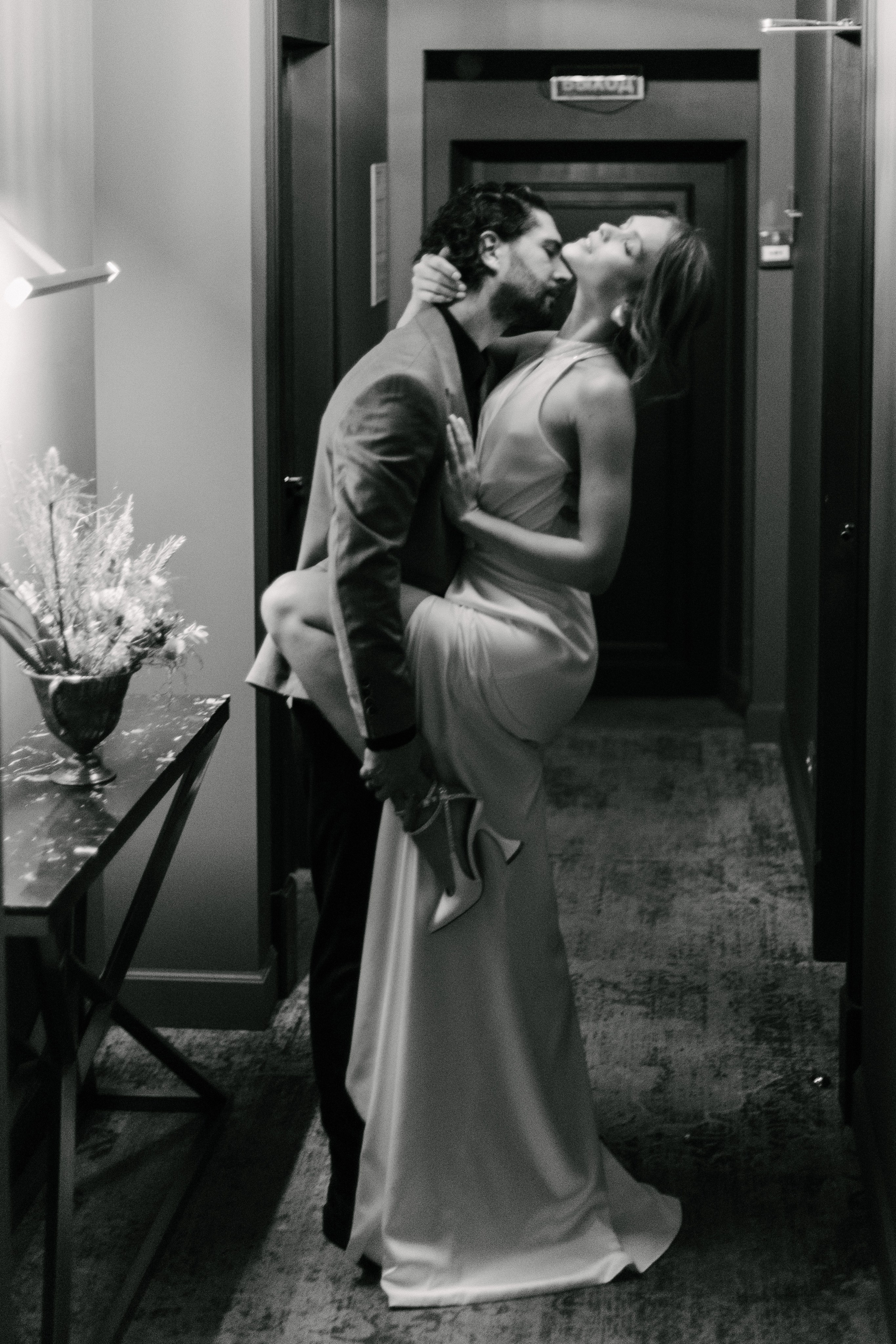 Свадебная фотосессия в бутик отеле Арбат 6, свадебный фотограф в Москве