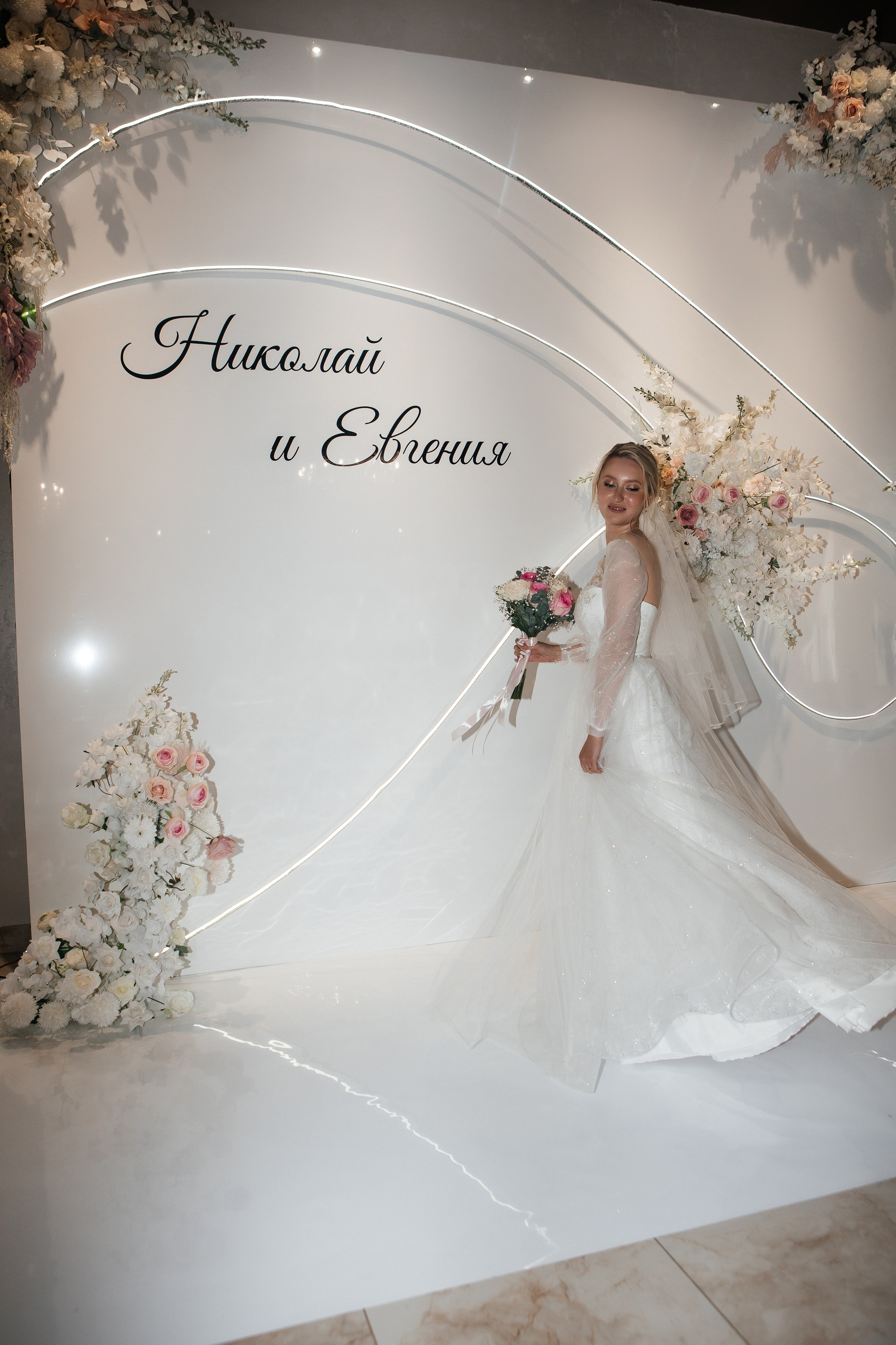 Евгения и Николай утренние сборы. Свадебный фотограф Виктория Чуйко Магнитогорск. Визуал для бизнеса