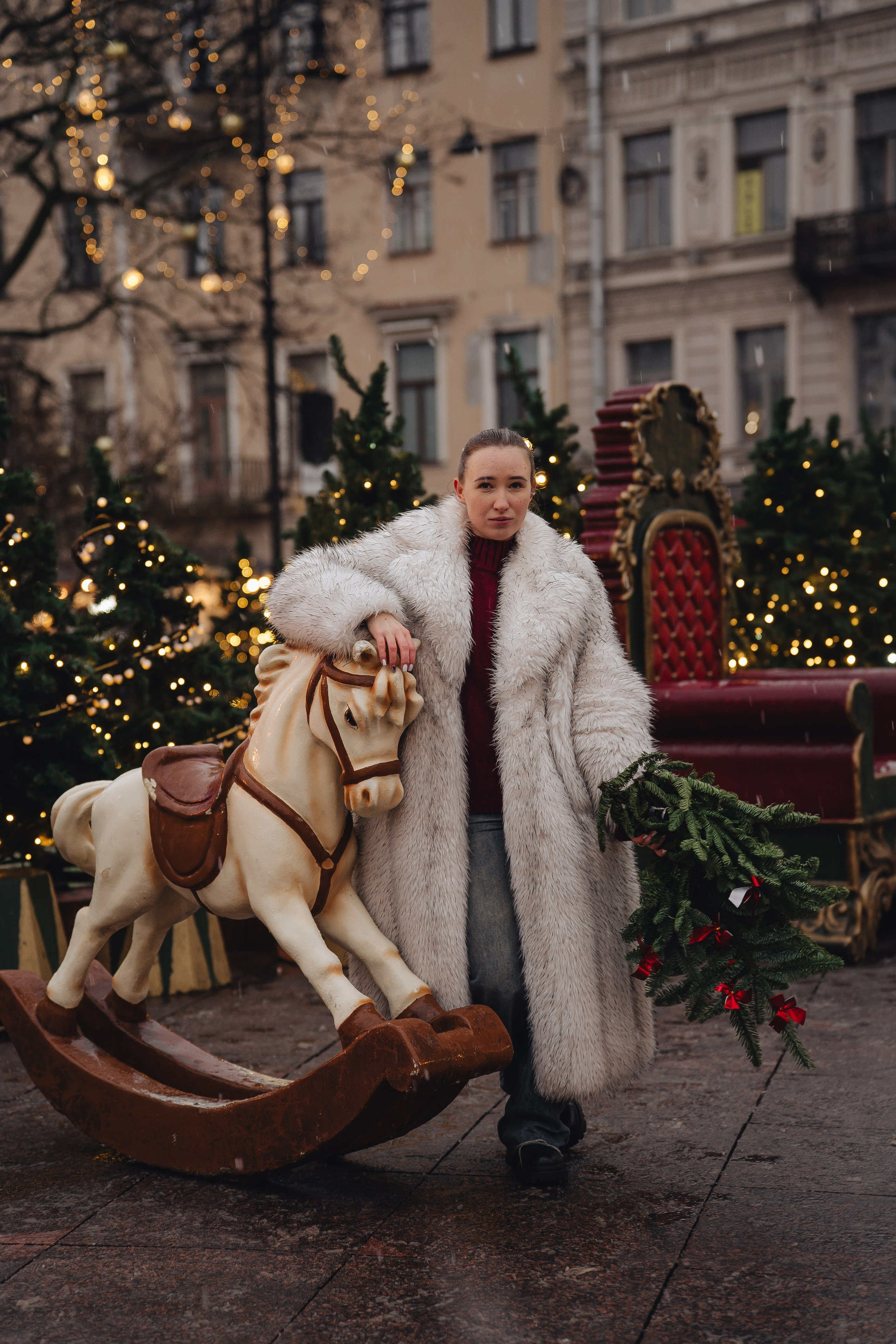 ПРОГУЛКА НА МАНЕЖНОЙ ПЛОЩАДИ ДЛЯ ДЕВУШКИ ПЕРЕД НОВЫМ ГОДОМ (НОВОГОДНЯЯ ФОТОСЕССИИЯ НА МАНЕЖНОЙ ПЛОЩАДИ). Профессиональный фотограф, Санкт-Петербург — Виктория Богомолова