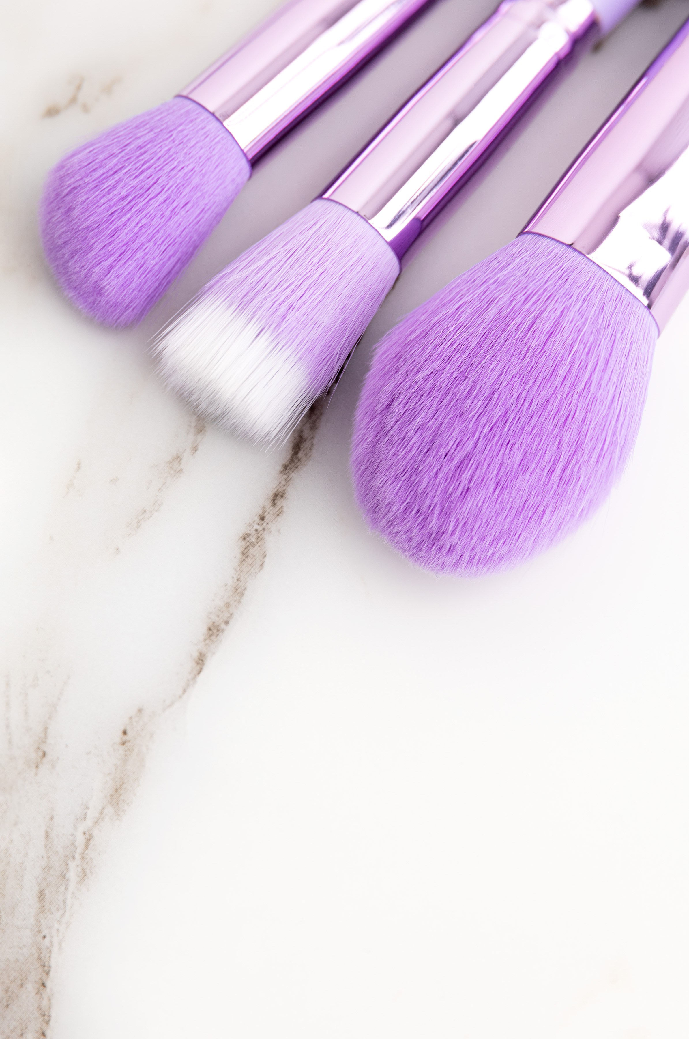 Структура ворса кисти для тонального средства | Детальное фото для сайта