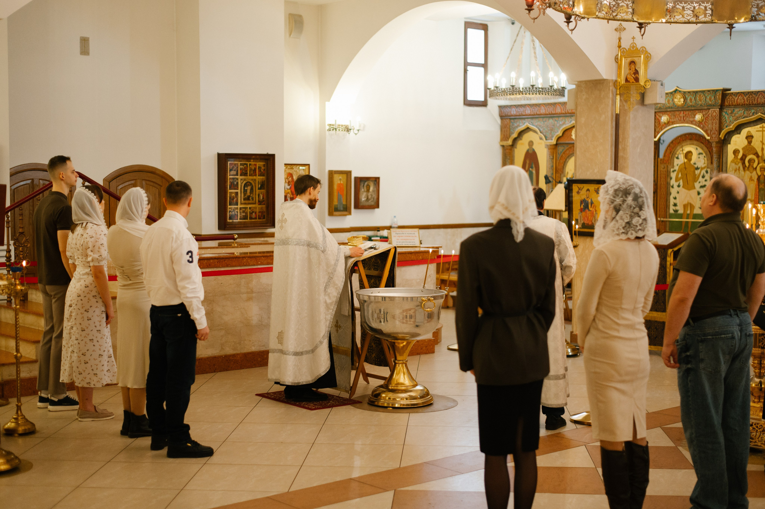 Фотограф на крещение. Фотосессия таинства крещения. Храм блаженной Матроны Московской в Дмитровском. Семейный и свадебный фотограф в Москве Татьяна Николаева