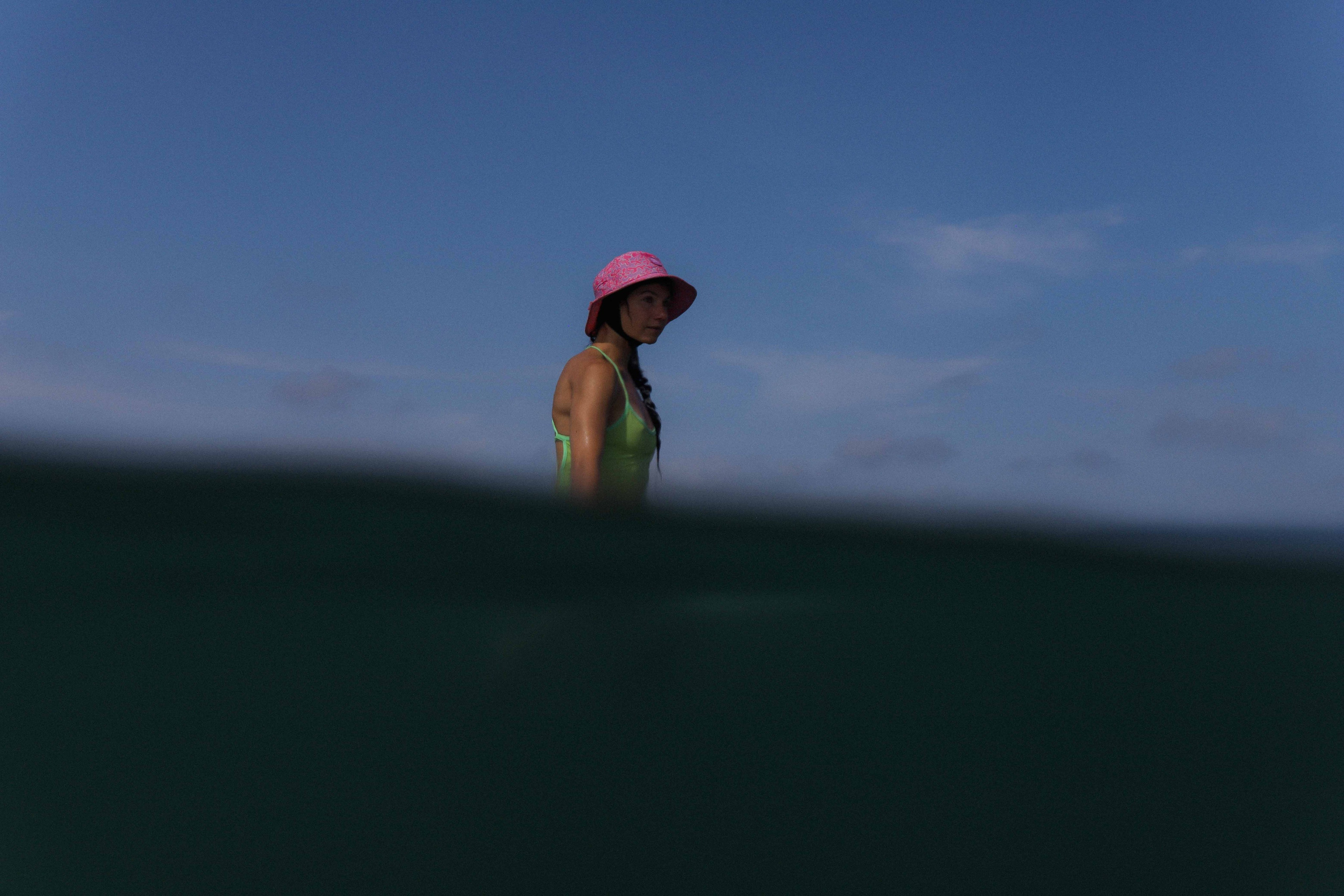 Съемка серфинга с воды в Велигаме | Девушка на рифе — атмосферные кадры. Фотограф на Шри-Ланке