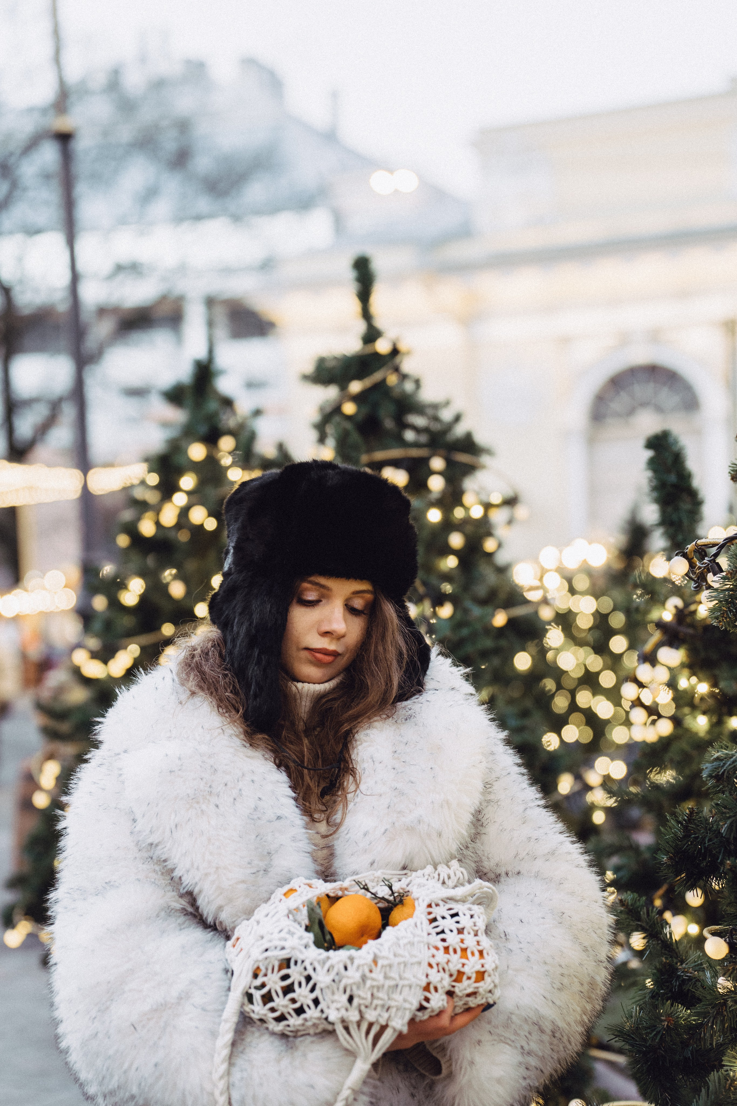 ПРОГУЛКА НА МАНЕЖНОЙ ПЛОЩАДИ ДЛЯ ДЕВУШКИ ПЕРЕД НОВЫМ ГОДОМ (НОВОГОДНЯЯ ФОТОСЕССИИЯ НА МАНЕЖНОЙ ПЛОЩАДИ). Профессиональный фотограф, Санкт-Петербург — Виктория Богомолова