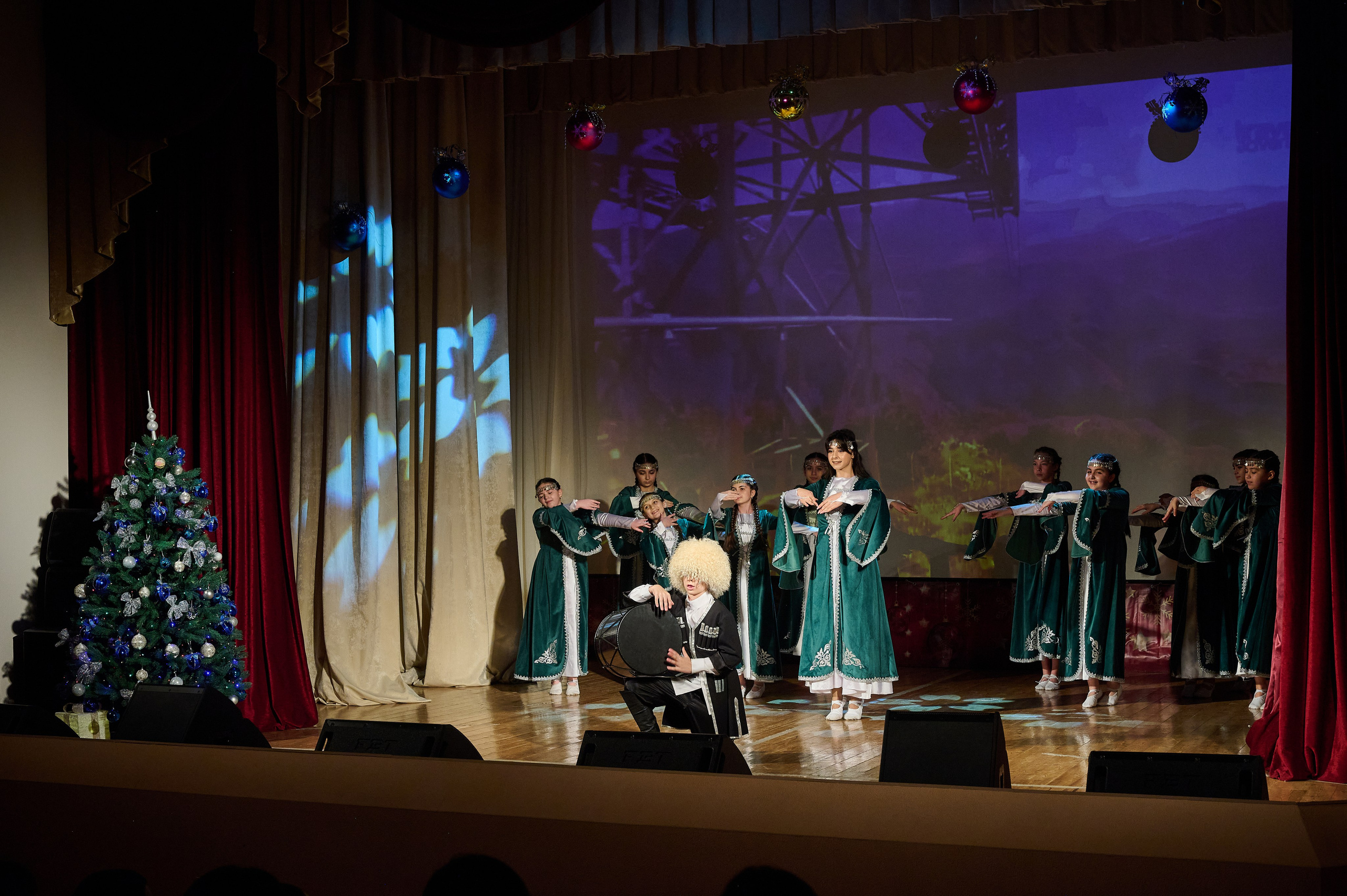 Концерт НГ В ДК. Жизнь курорта Кабардинка в фотографиях