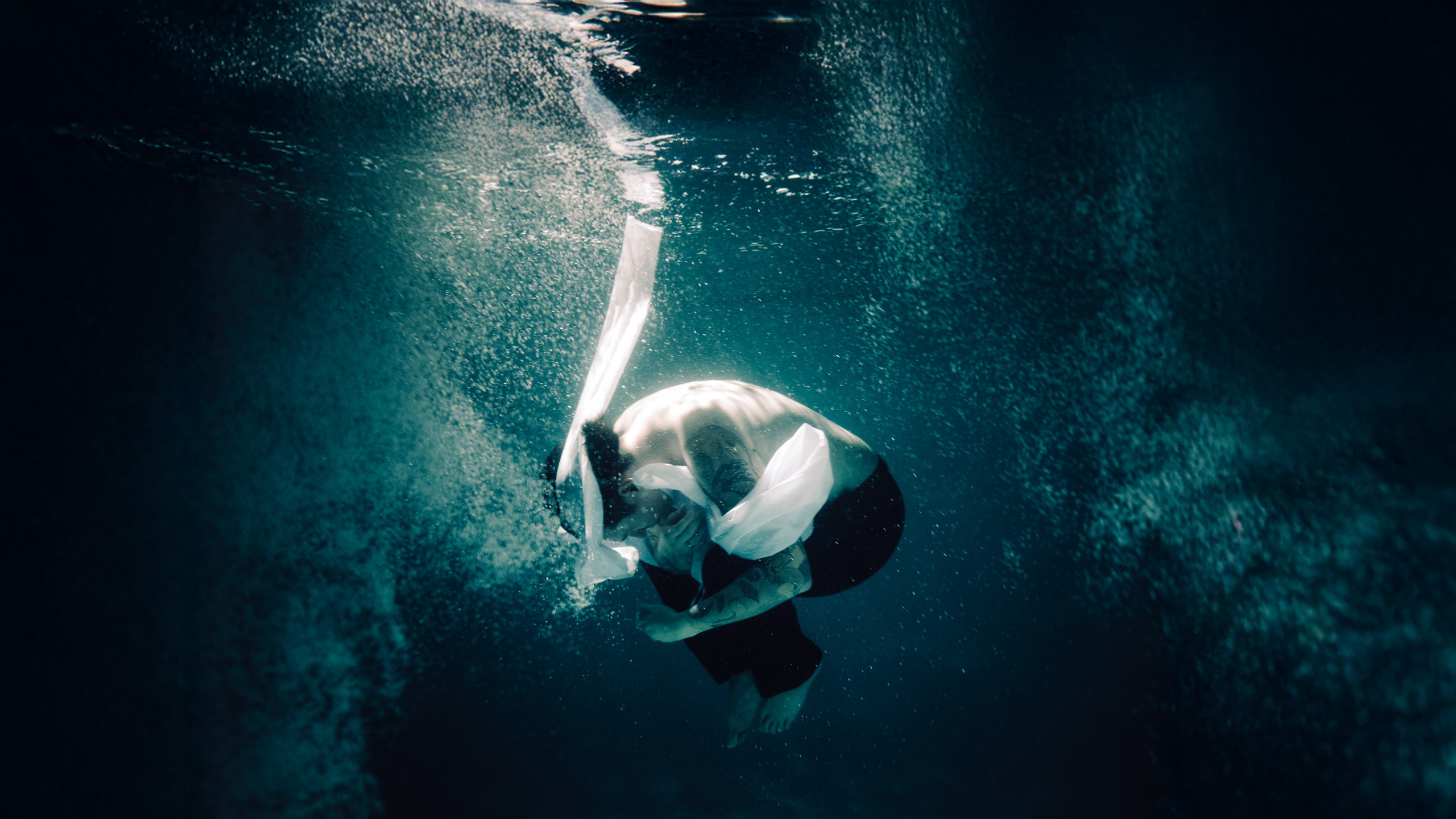 Мужская психологическая съёмка под водой. Фотоведьма Дарья Нечинская