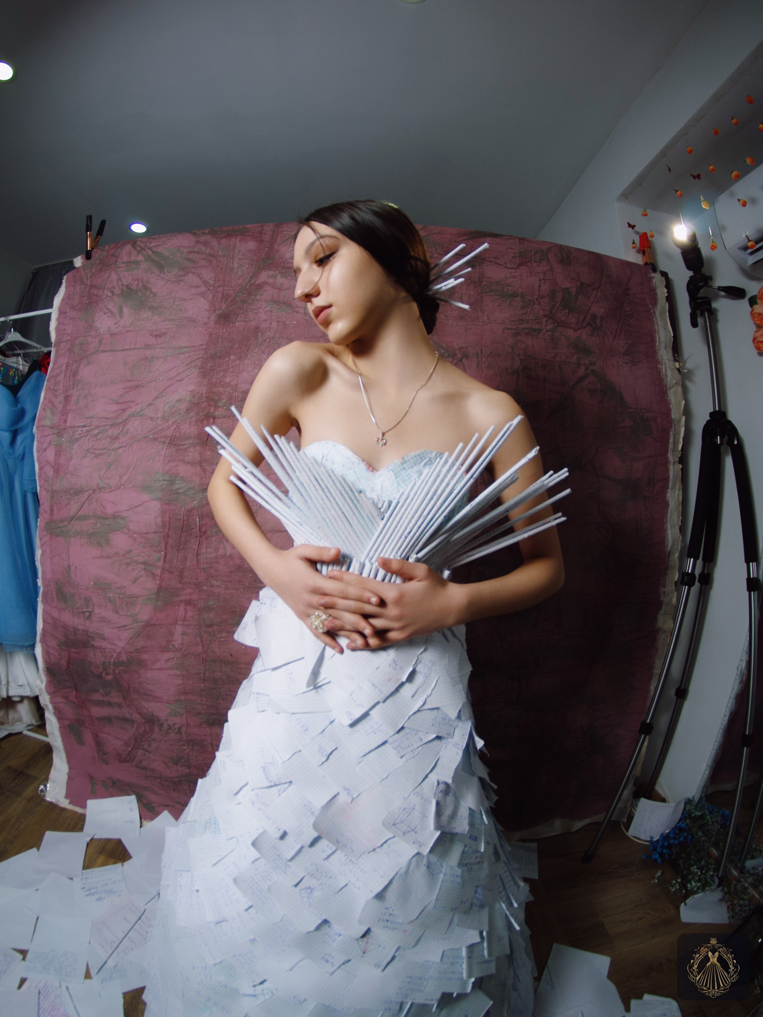 Бумажное платье. Портретный фотограф Денис Милютин