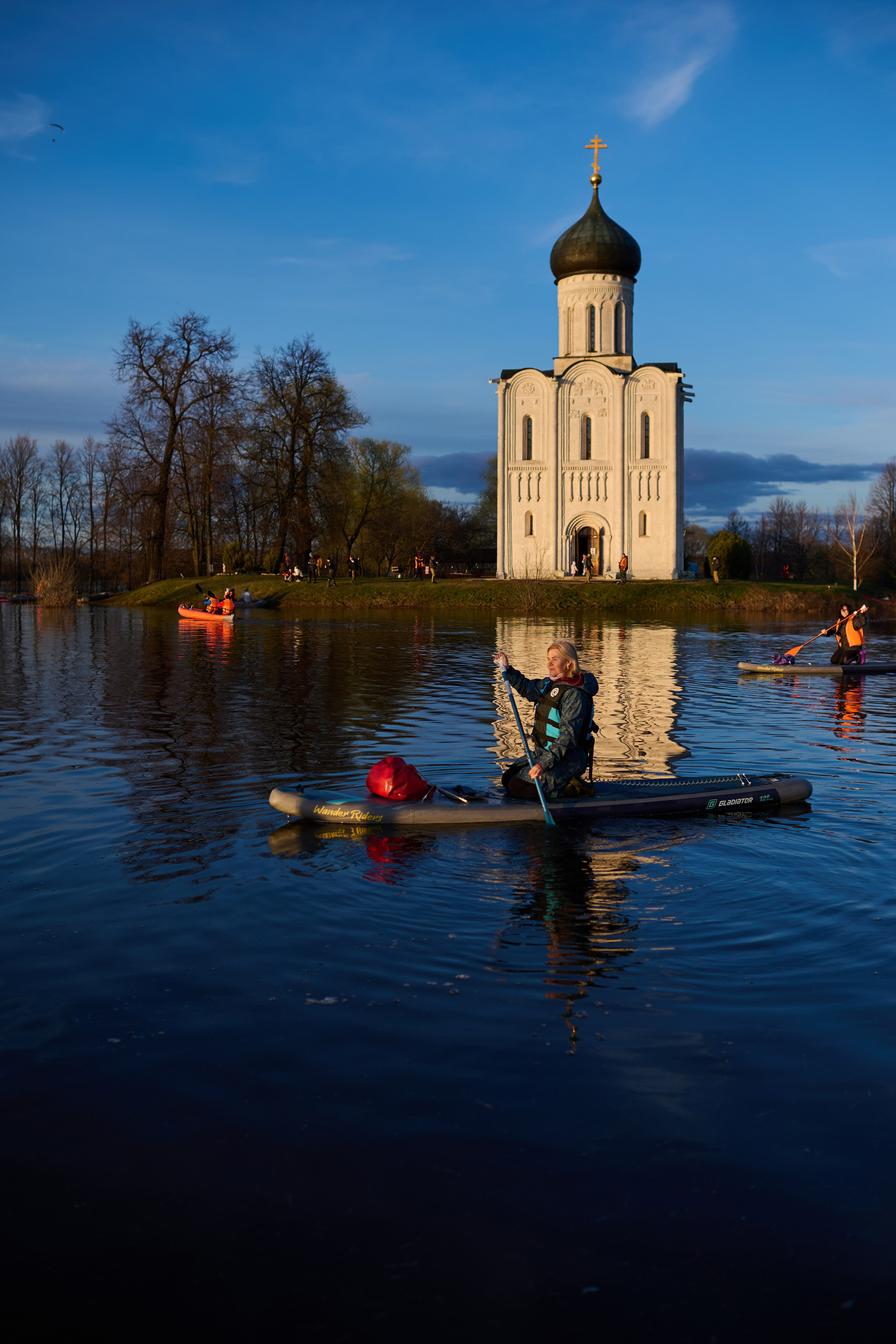 Владимир Покрова на Нерли, апрель. Главная