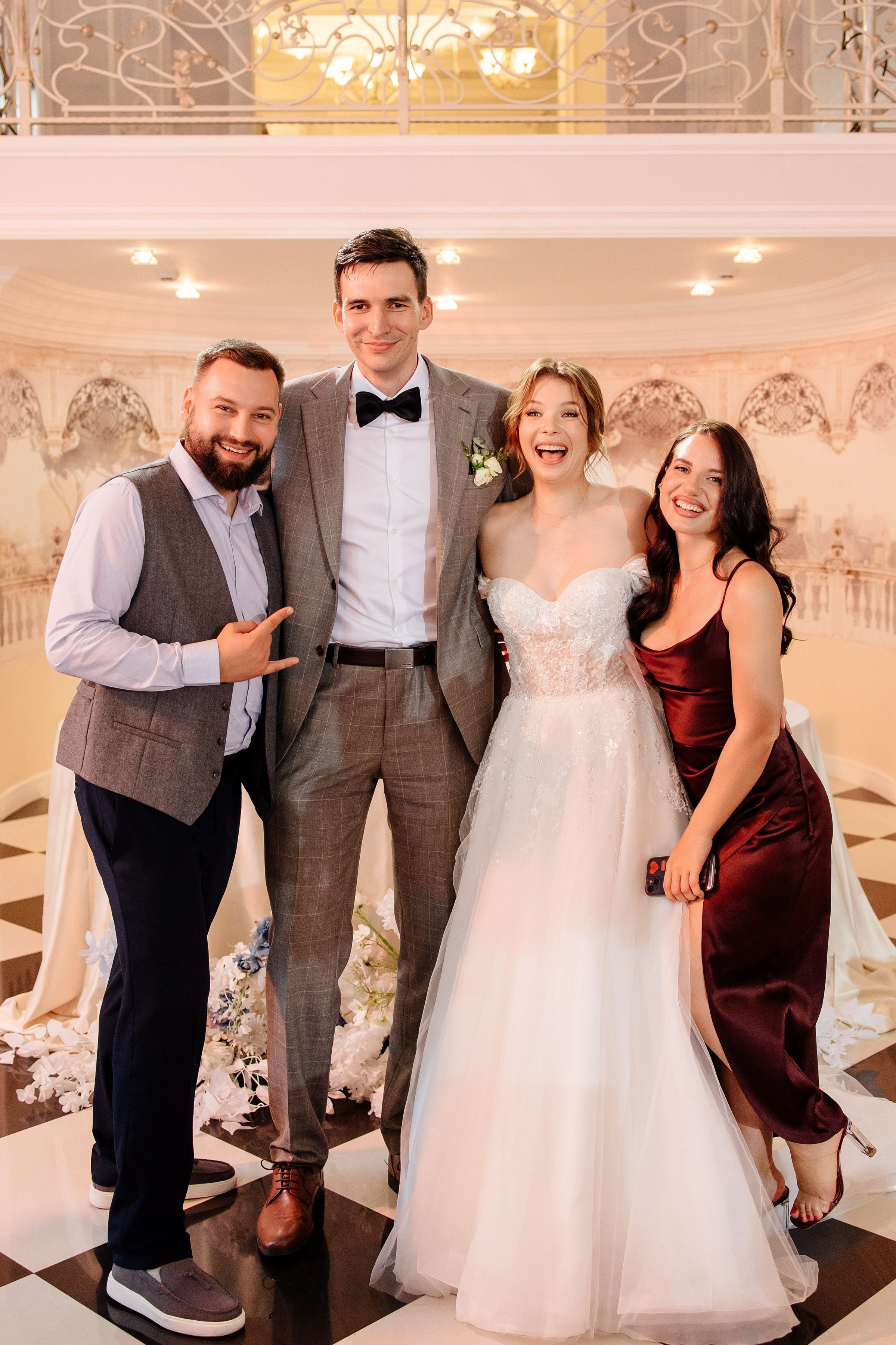 Свадебное утро в Hyatt Regency Хаятт Редженси, свадебная прогулка на Арме и банкет в О’Шалей. Свадебный и семейный фотограф Екатерина Иванова