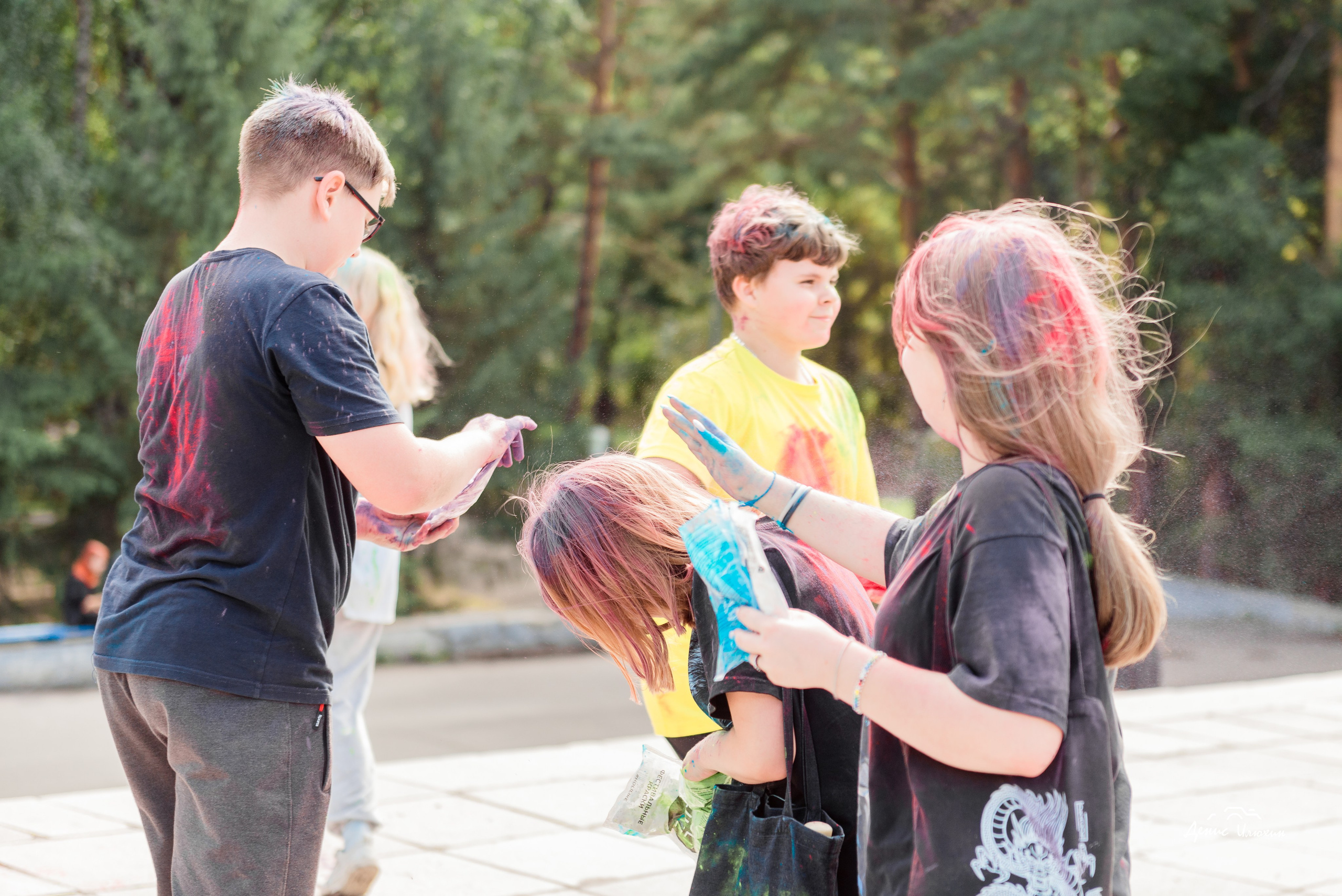 Краски Холи в Комсомольском Парке 2023. Детский фотограф, семейный фотограф и репортажи в Кемерово