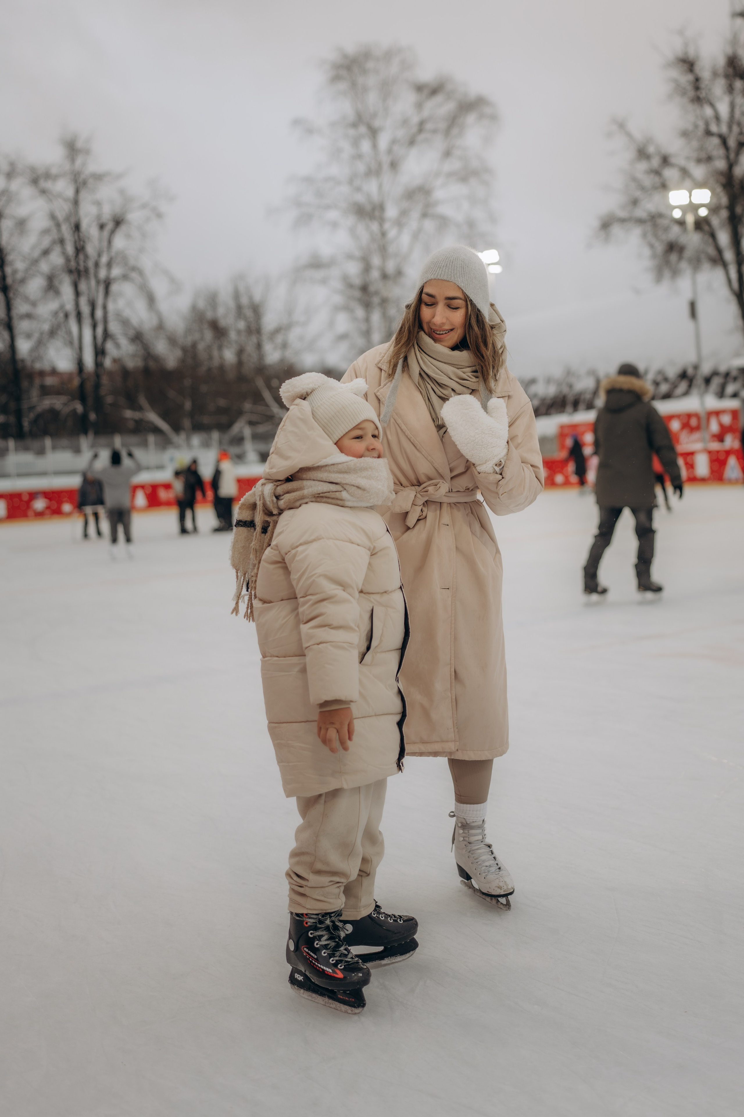 На катке. Семейный фотограф Москва. Фотограф беременности и материнства Москва