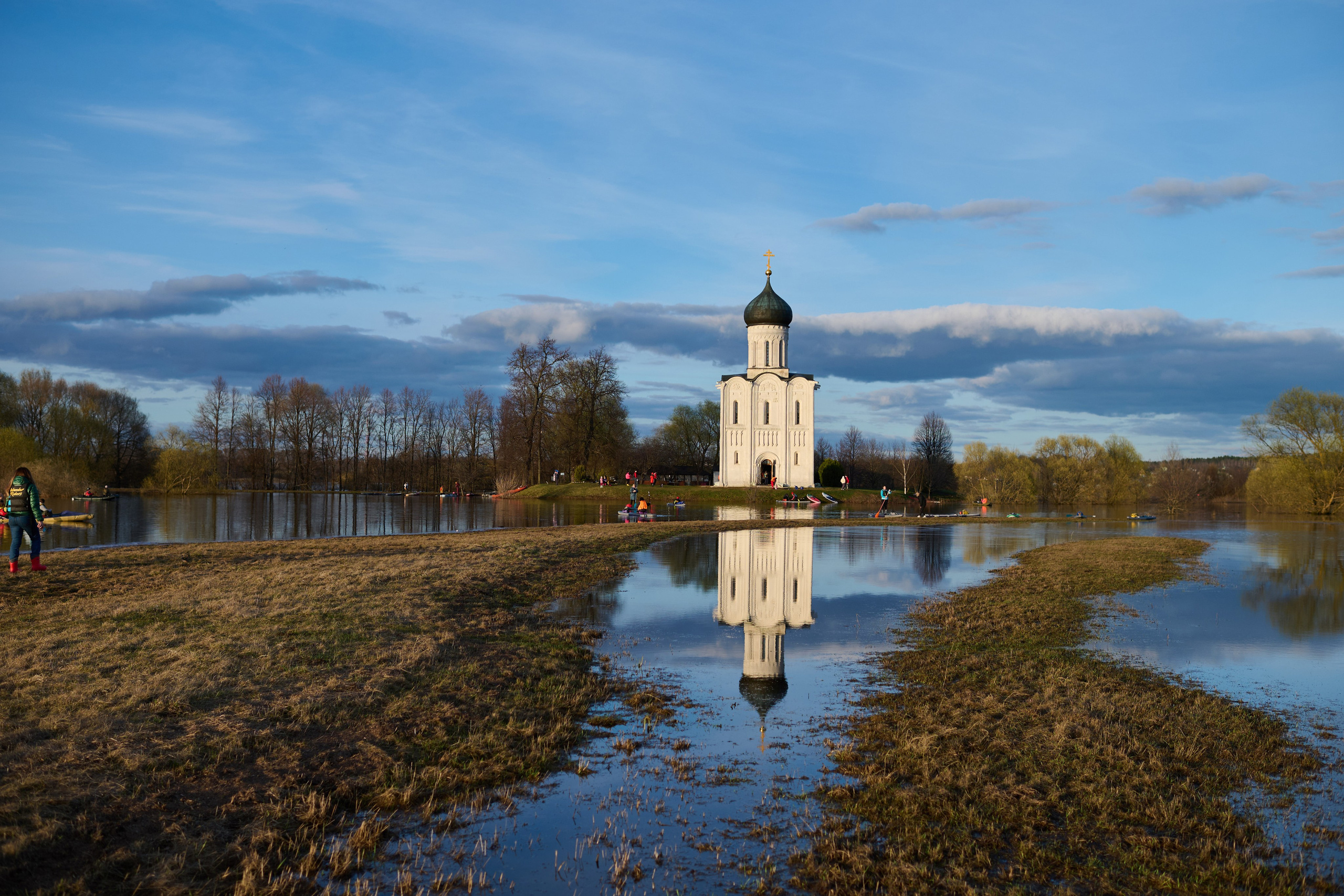 Владимир Покрова на Нерли, апрель. Главная