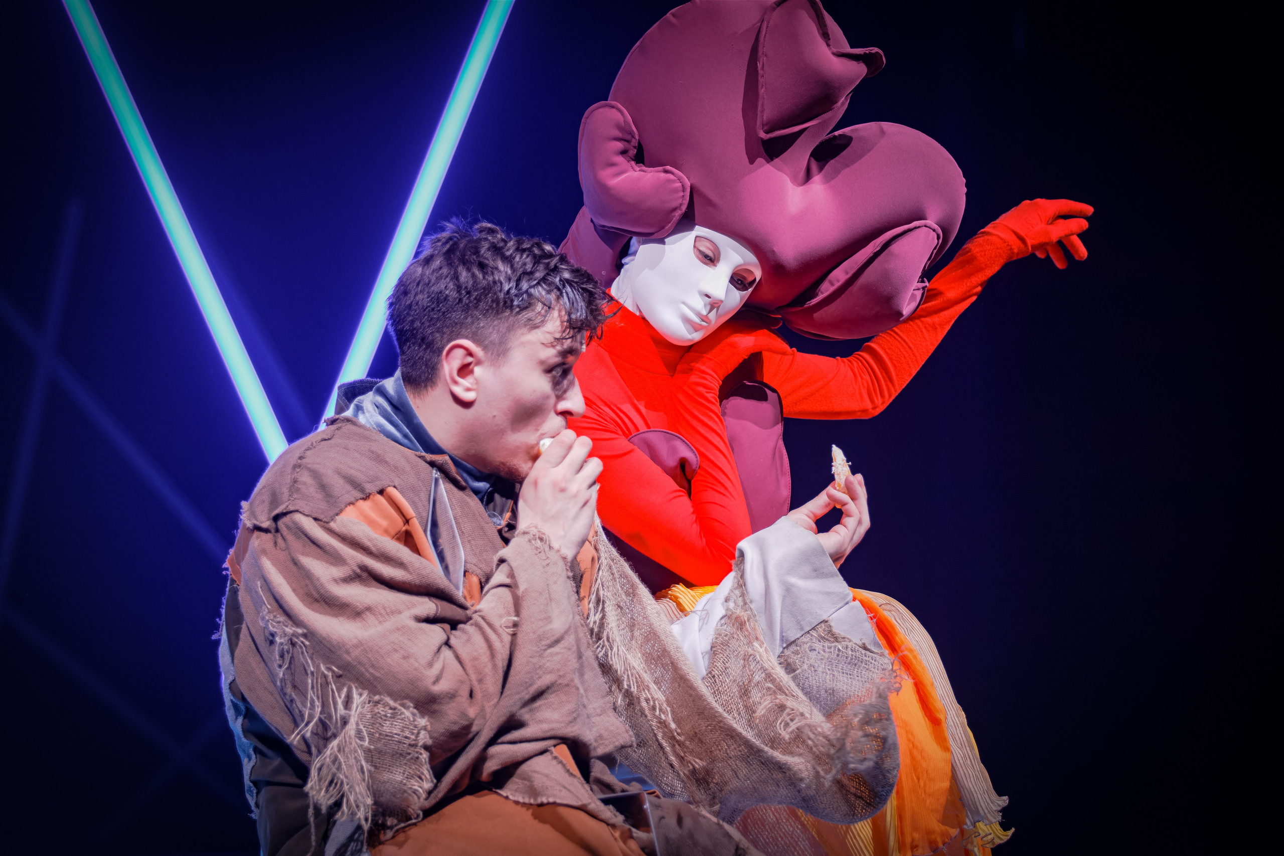 Любовь к трем апельсинам_Чехов Центр. Фотограф. г. Южно-Сахалинск. Олег Толстов