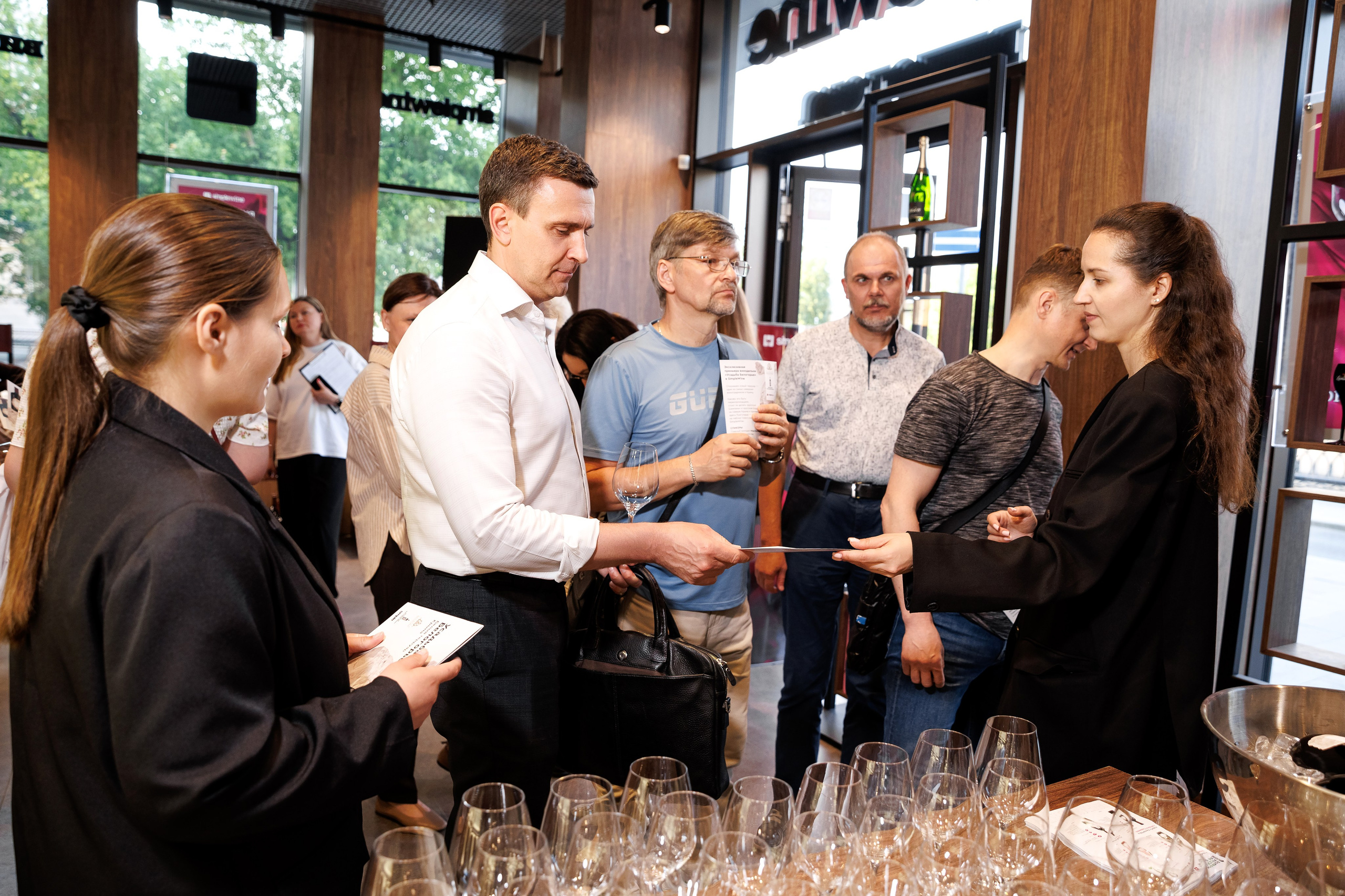 Презентация в SimpleWine. Репортажный Фотограф в Москве Александр Назаров