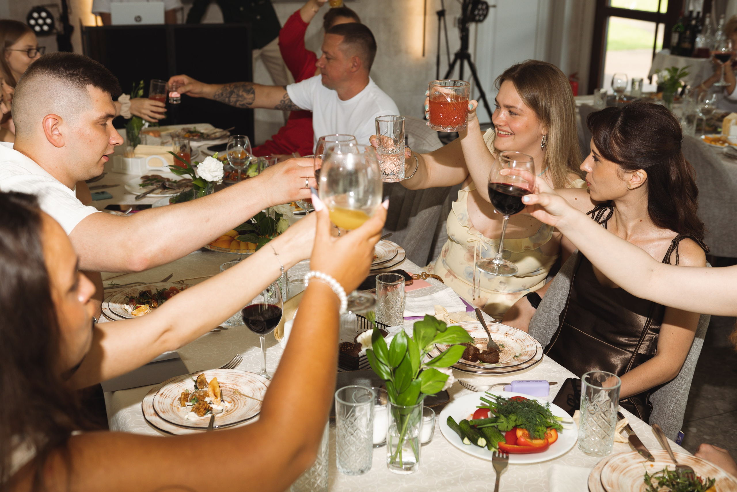 Свадьба в ЗаВидное. Фотограф Москва Настя Профотовна. Репортажные, свадебные и контент фотосессии