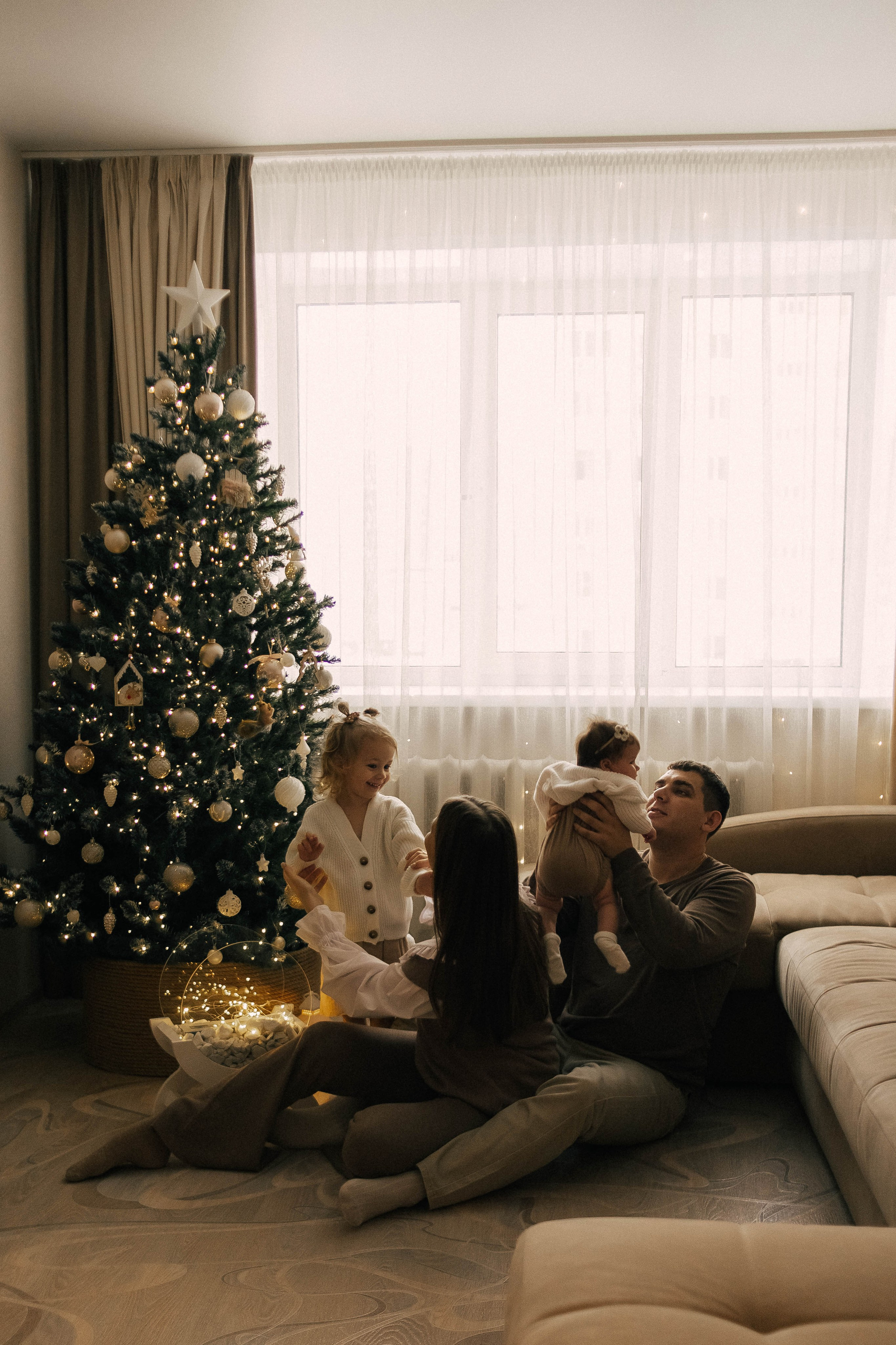 Анастасия, Андрей, Ариша и Анюта. Главная