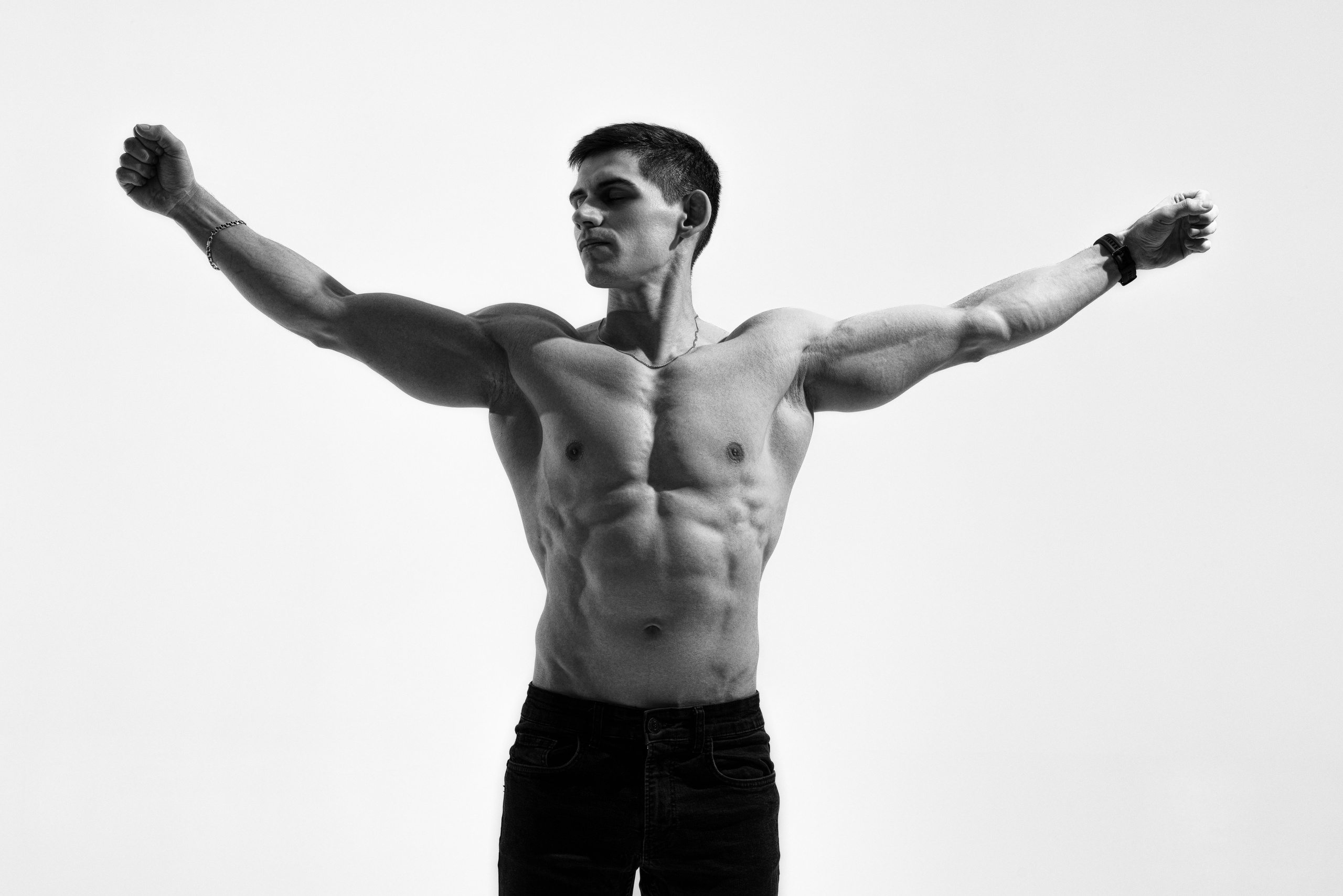 Съемка с Владом на циклораме с импульсным светом для себя и контента. Дмитрий Шульгин, портретный фотограф в Воронеже